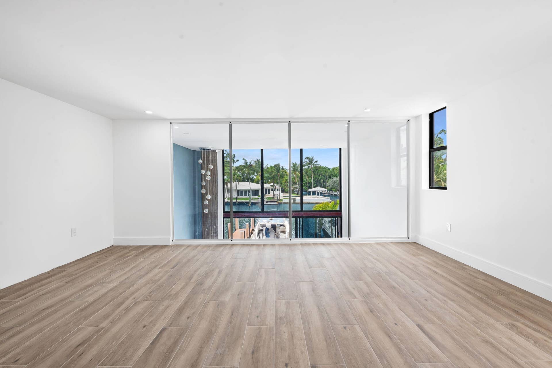 321 Hendricks Isle, Fort Lauderdale, FL 33301 l28