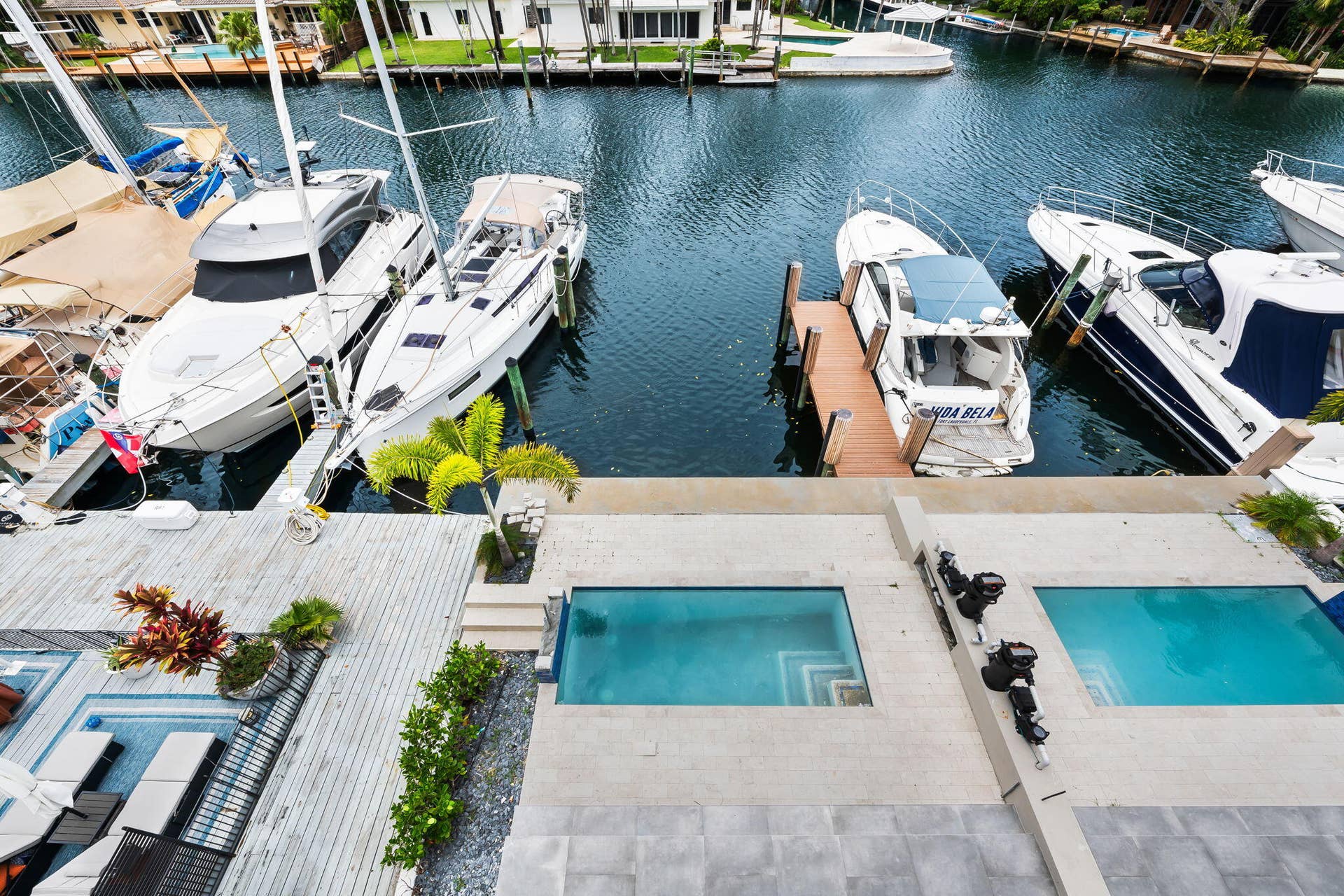 321 Hendricks Isle, Fort Lauderdale, FL 33301 l36