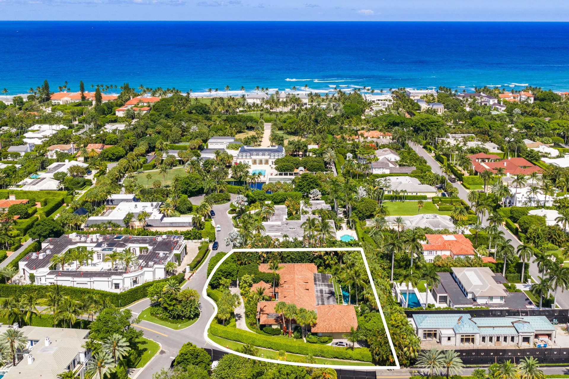 6 La Costa Way, Palm Beach, FL 33480 8,000 sf single story home sited on .78 acre private cul-de-sac