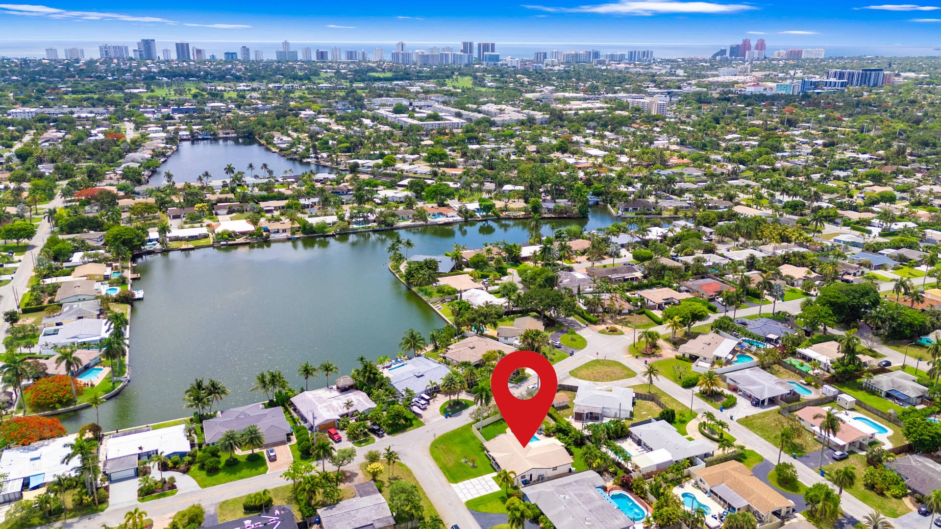 1420 NE 42nd Court, Oakland Park, FL 33334 Only 2 miles to the beach!