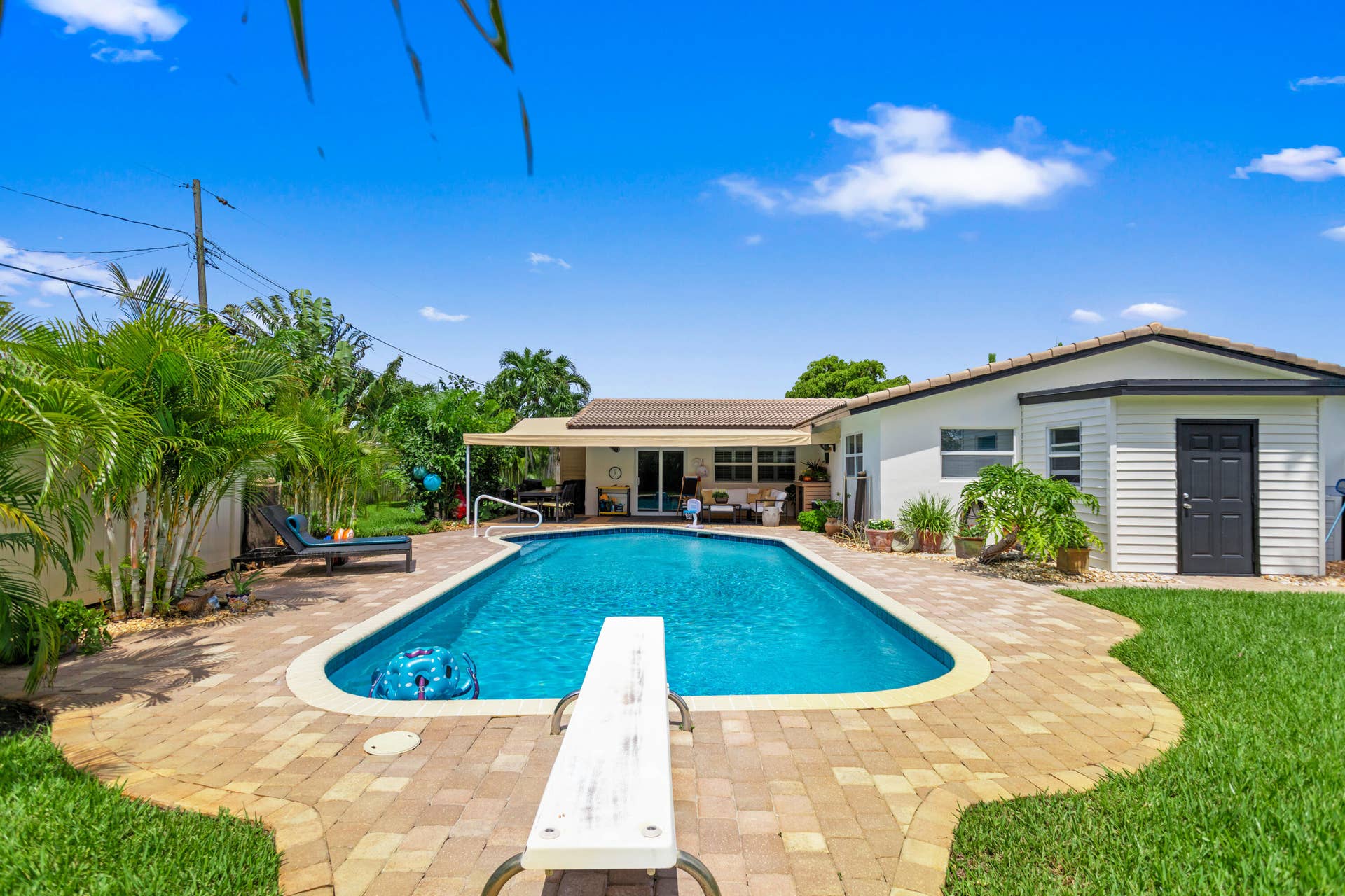 1420 NE 42nd Court, Oakland Park, FL 33334 585A2473