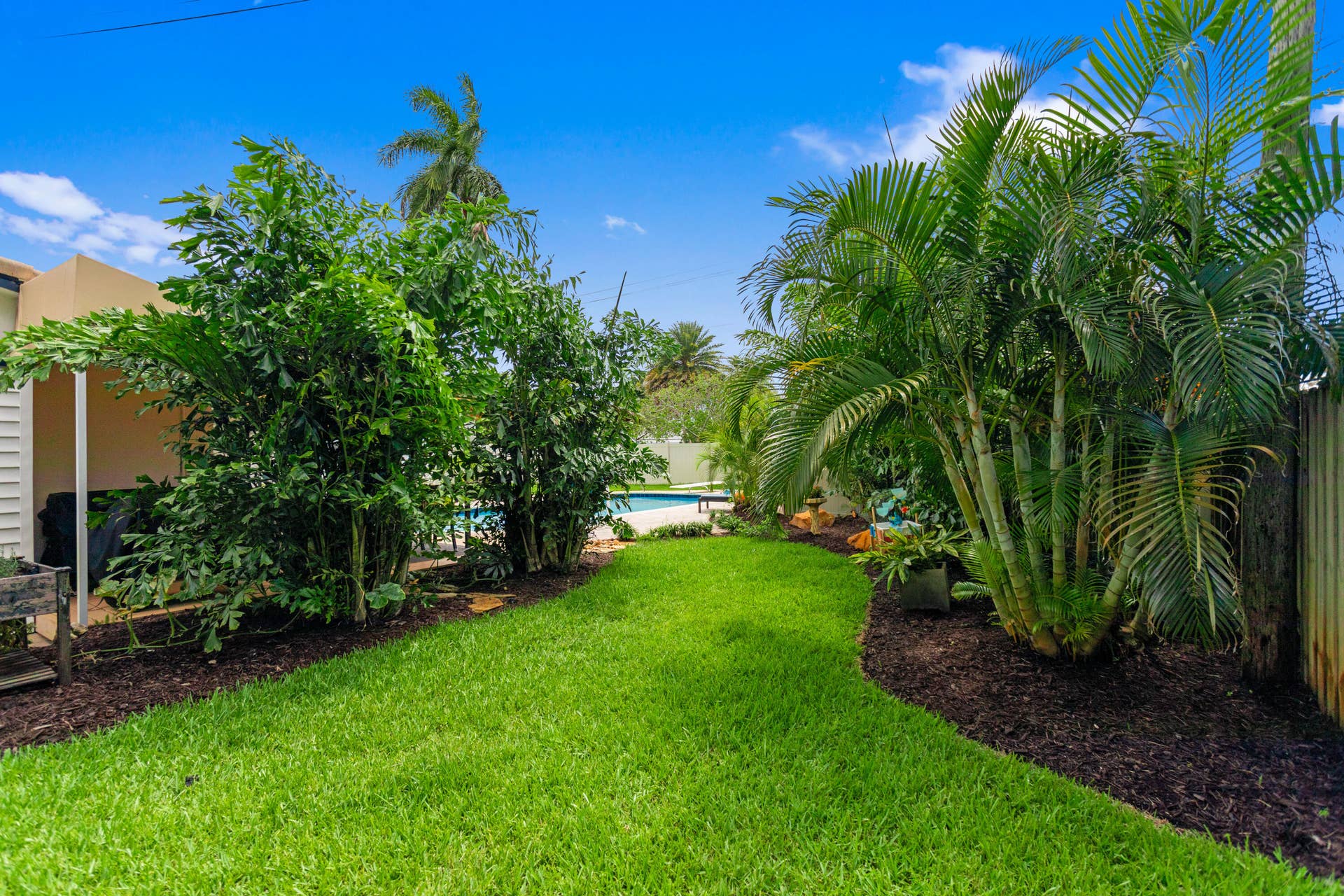 1420 NE 42nd Court, Oakland Park, FL 33334 585A2461