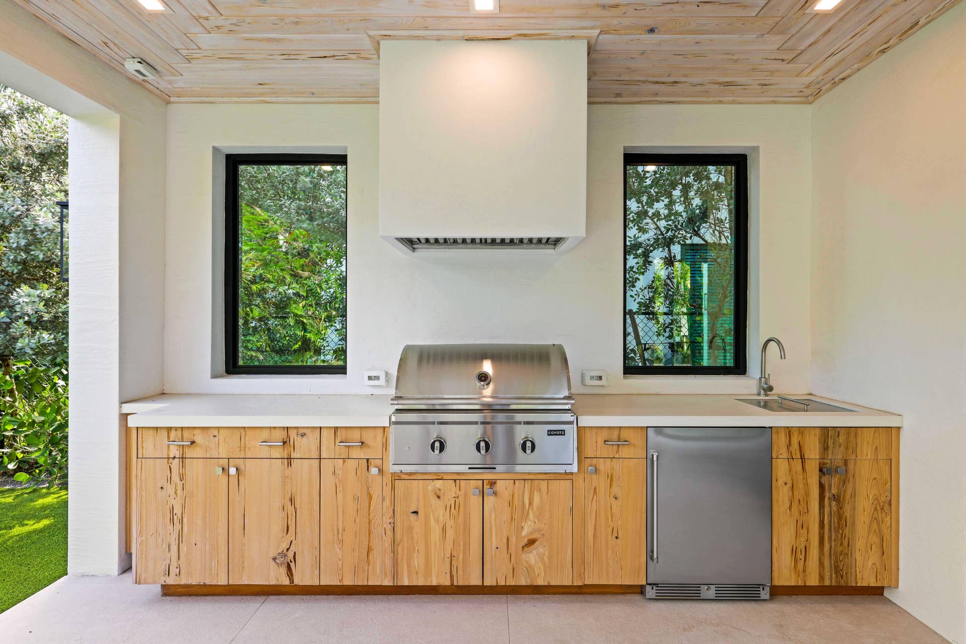 317 Greymon Drive, West Palm Beach, FL 33405 Summer Kitchen