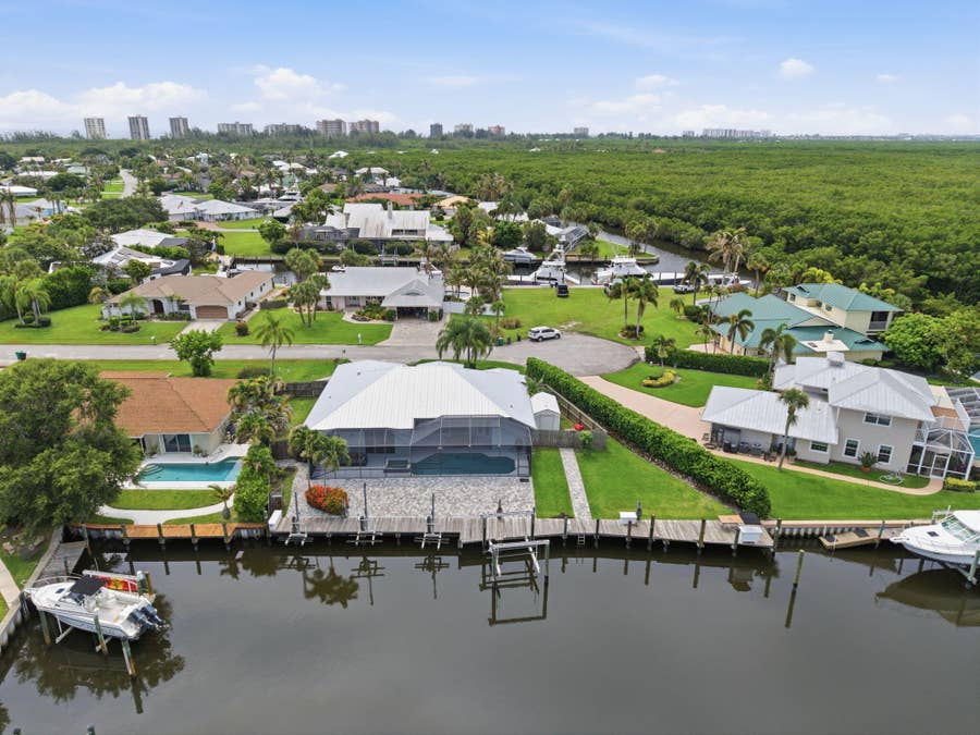 Property photo for 117 Queen Elizabeth Court, Hutchinson Island, FL