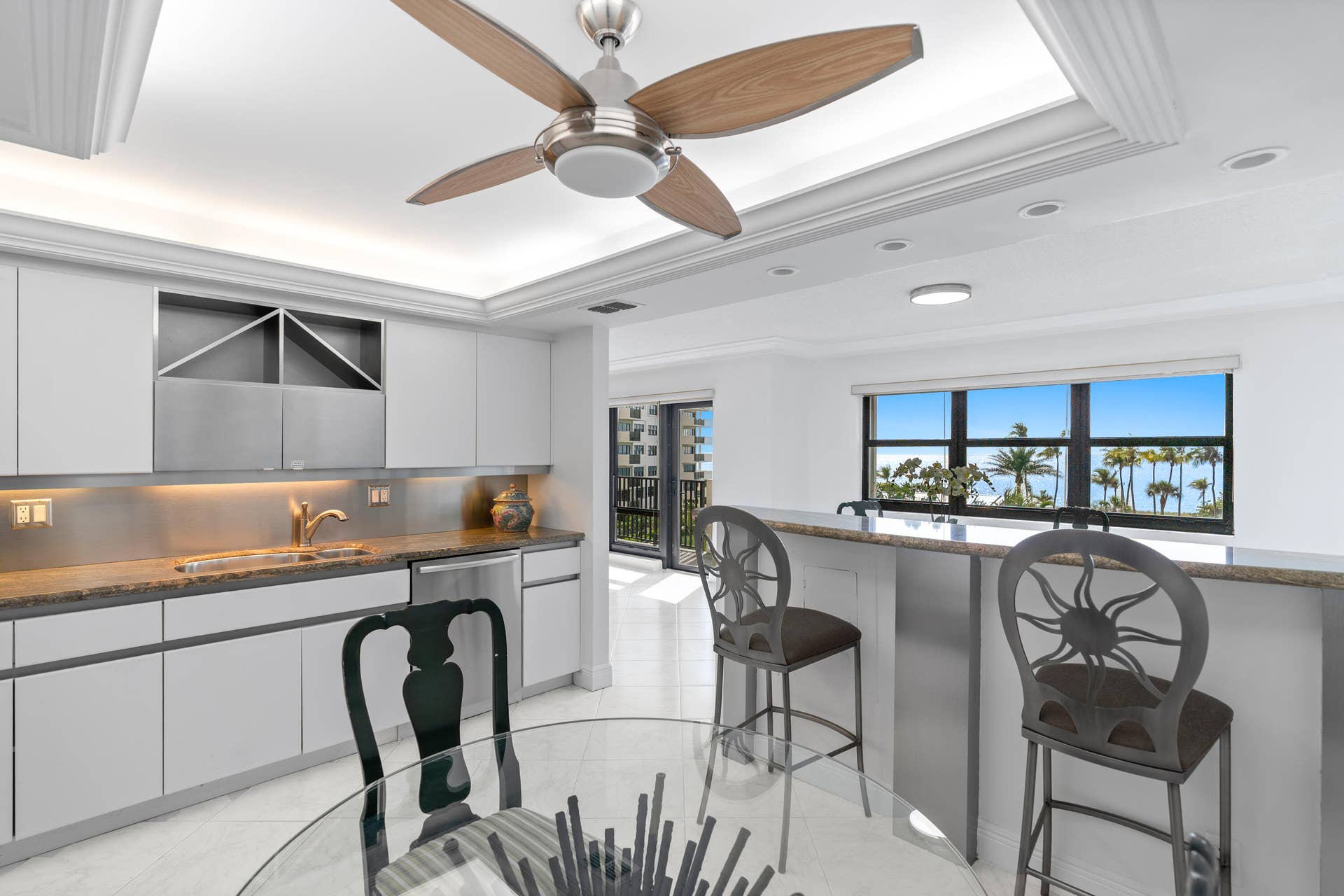 Kitchen Breakfast Area