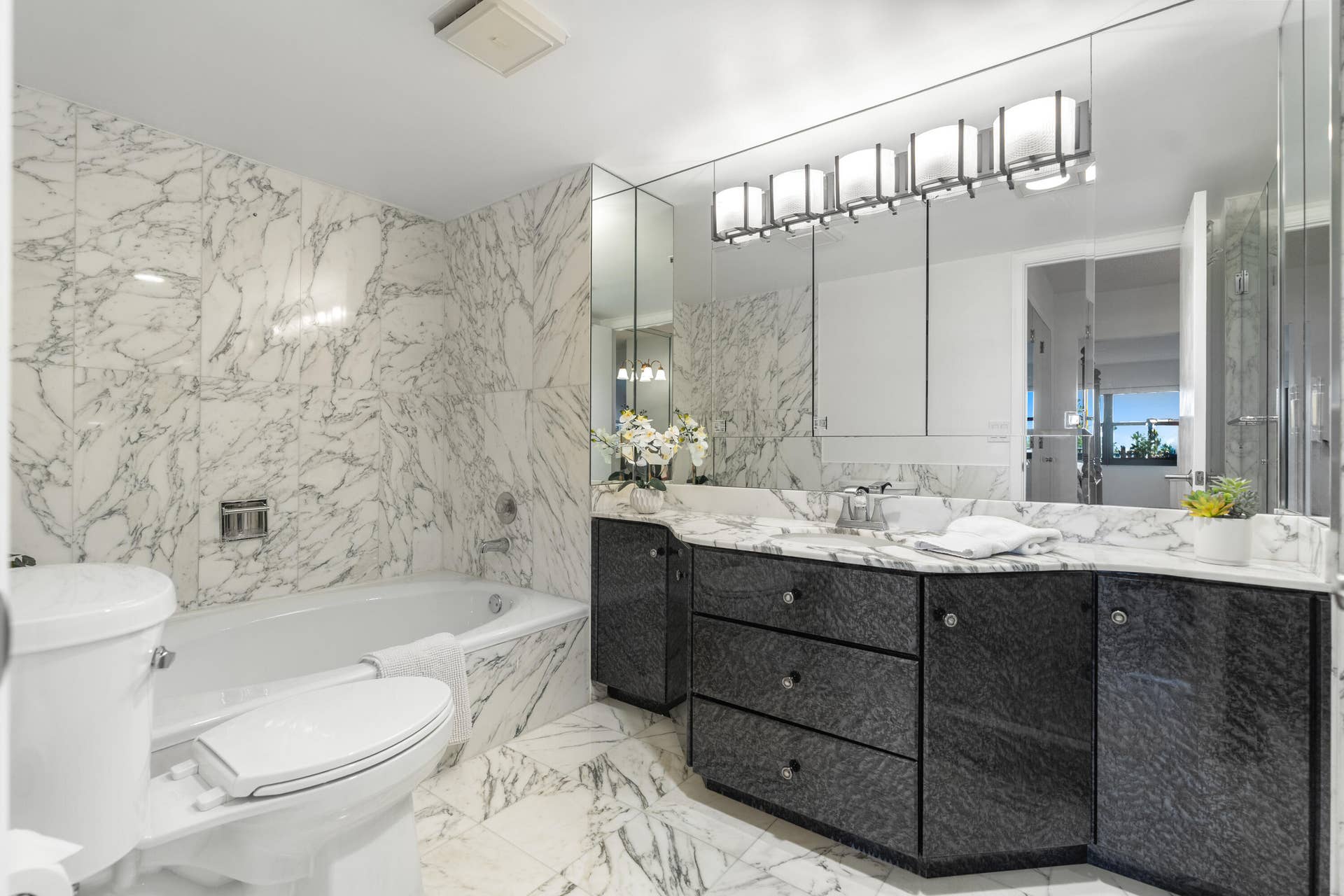 Principle Ensuite Soaking Tub