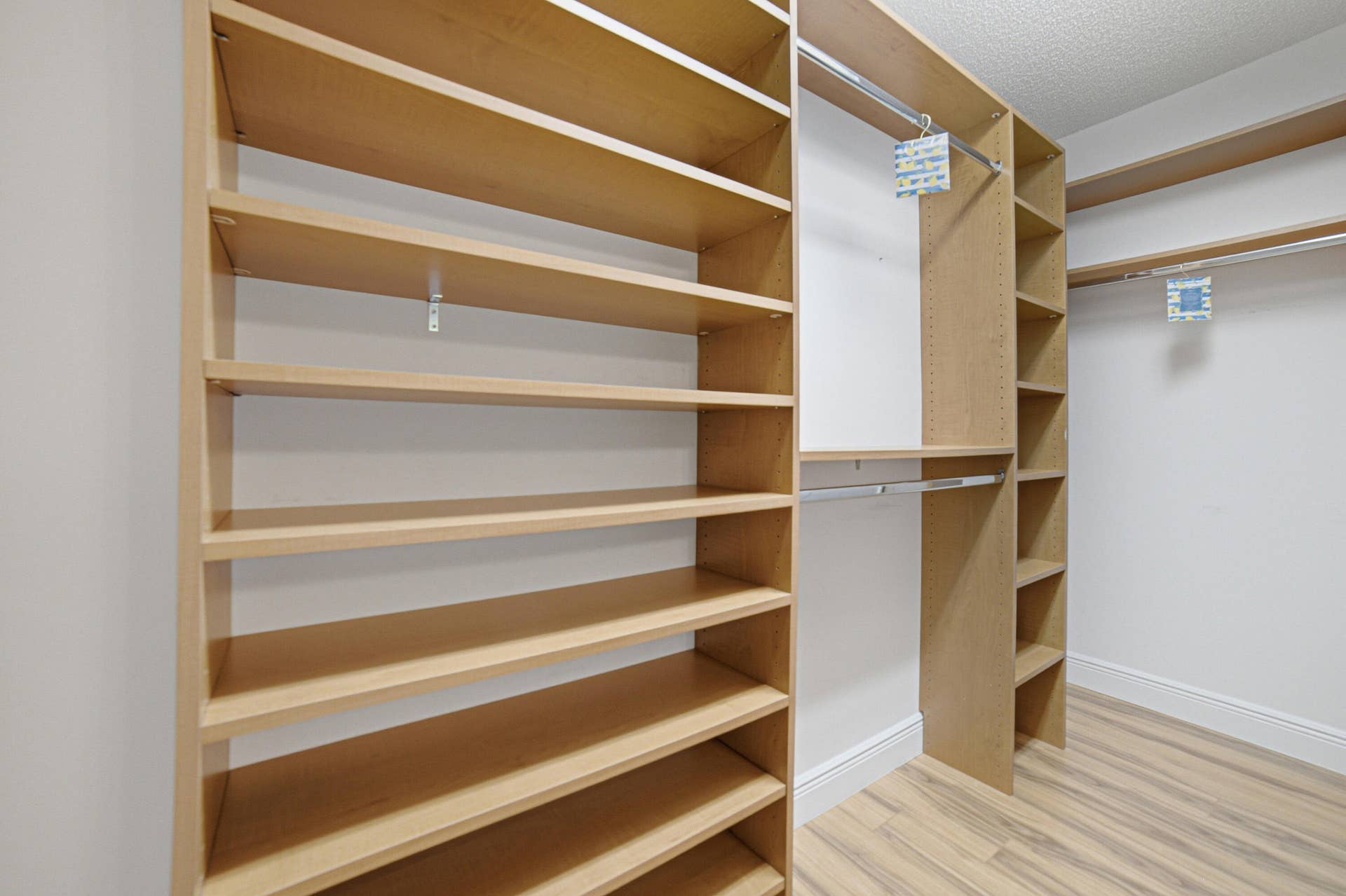 Bedroom3-Closet