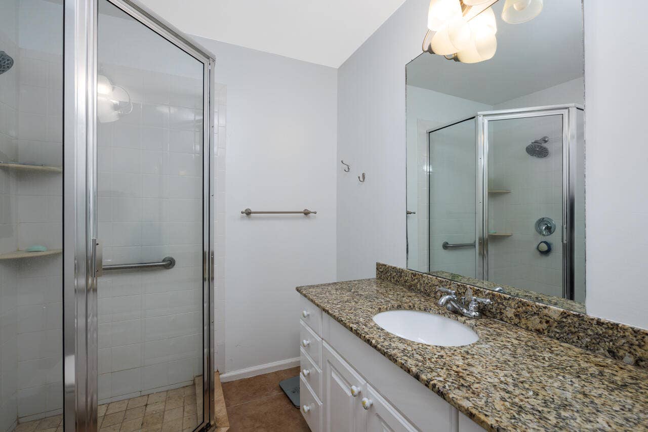 106 Linda Lane, #1, Palm Beach Shores, FL 33404 Primary Ensuite Bath