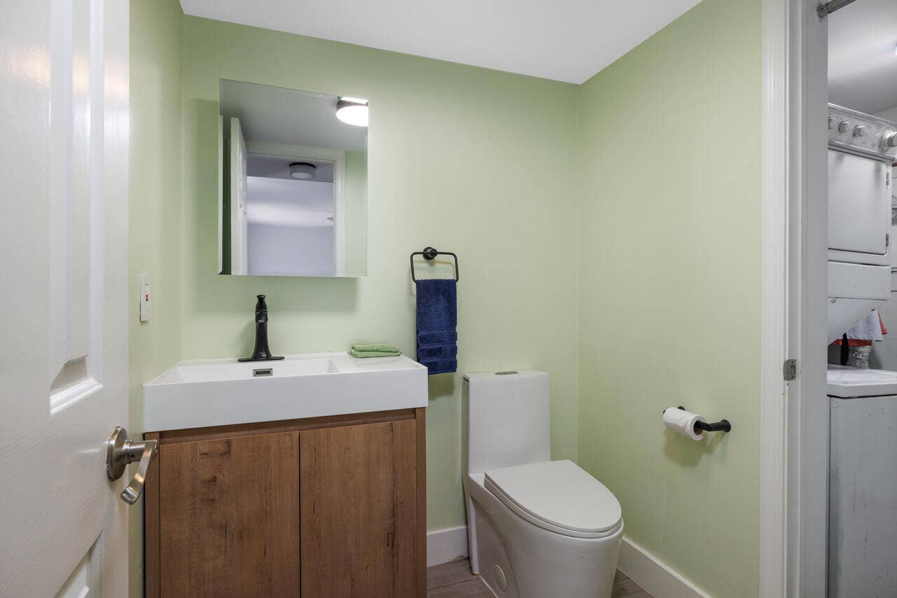 106 Linda Lane, #1, Palm Beach Shores, FL 33404 Main Floor Half Bath