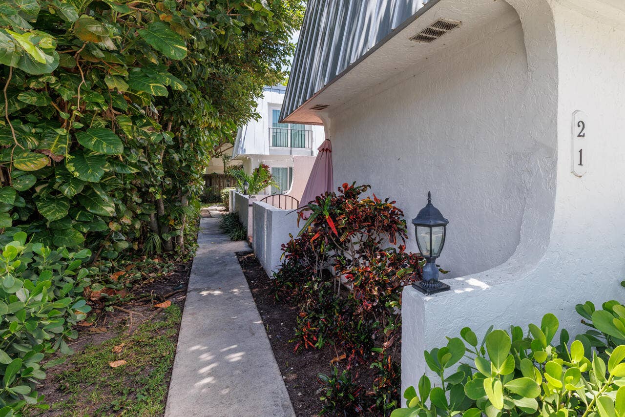 106 Linda Lane, #1, Palm Beach Shores, FL 33404 Pathway to Courtyard Entrance 1