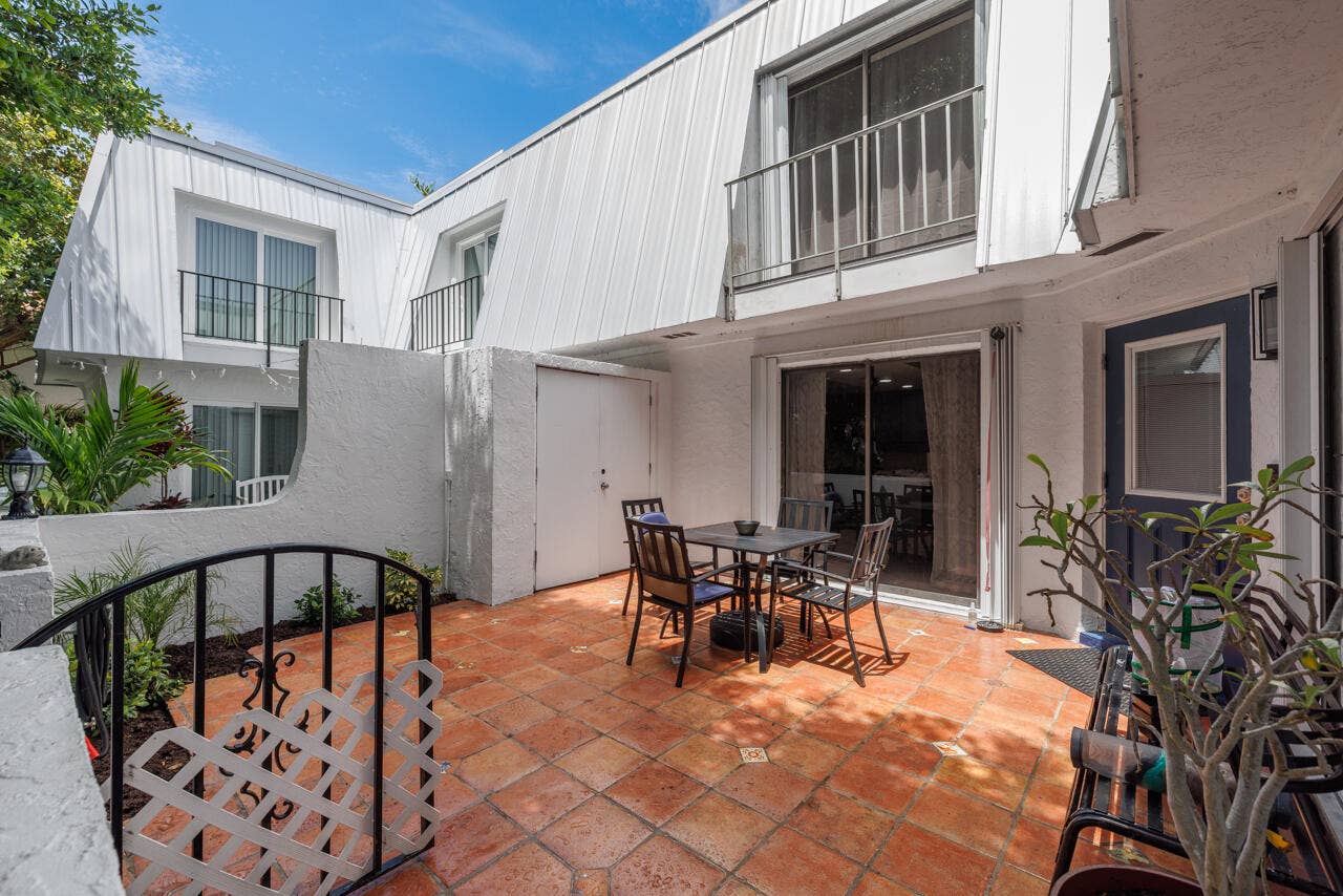 106 Linda Lane, #1, Palm Beach Shores, FL 33404 Courtyard 1