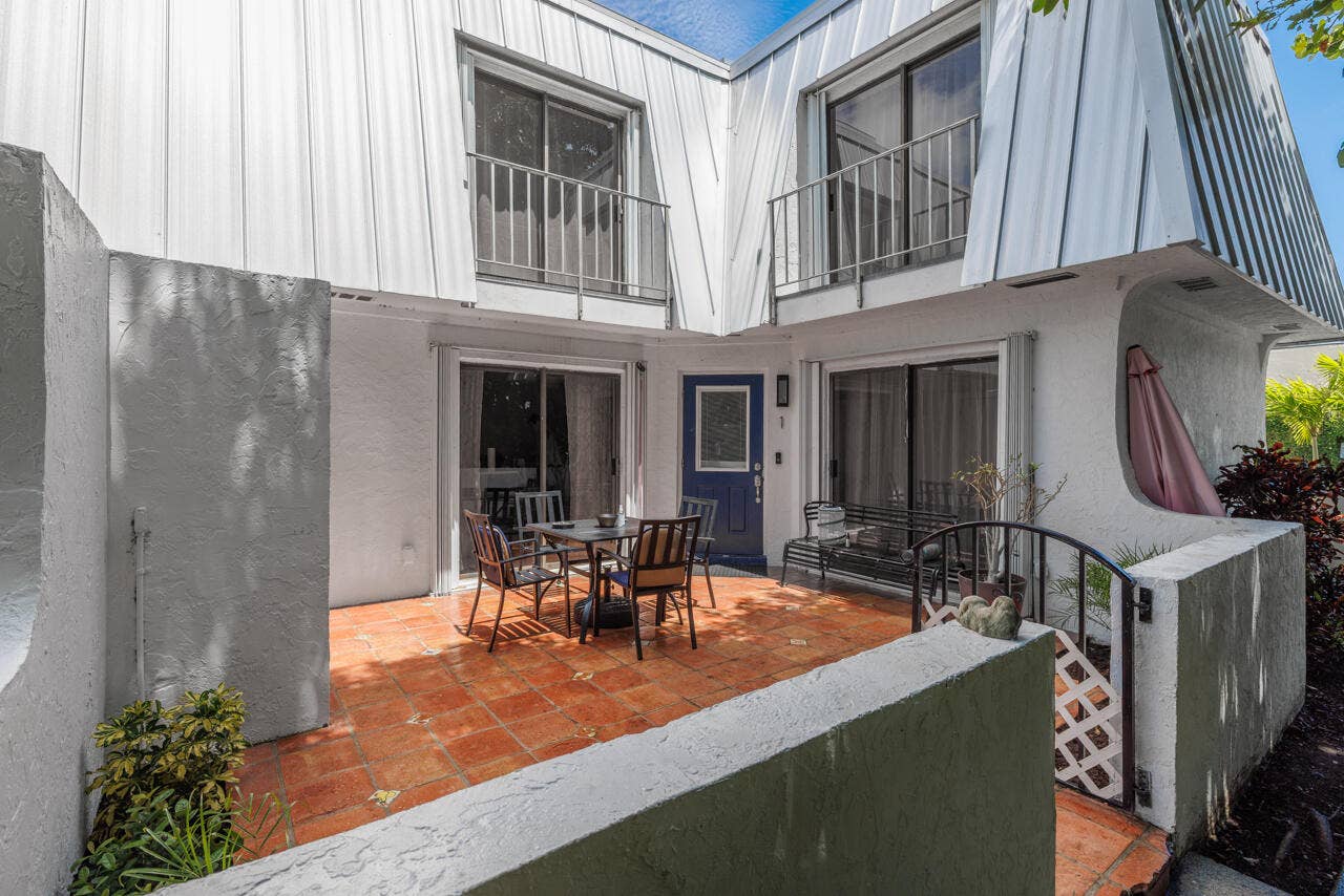 106 Linda Lane, #1, Palm Beach Shores, FL 33404 Courtyard 4
