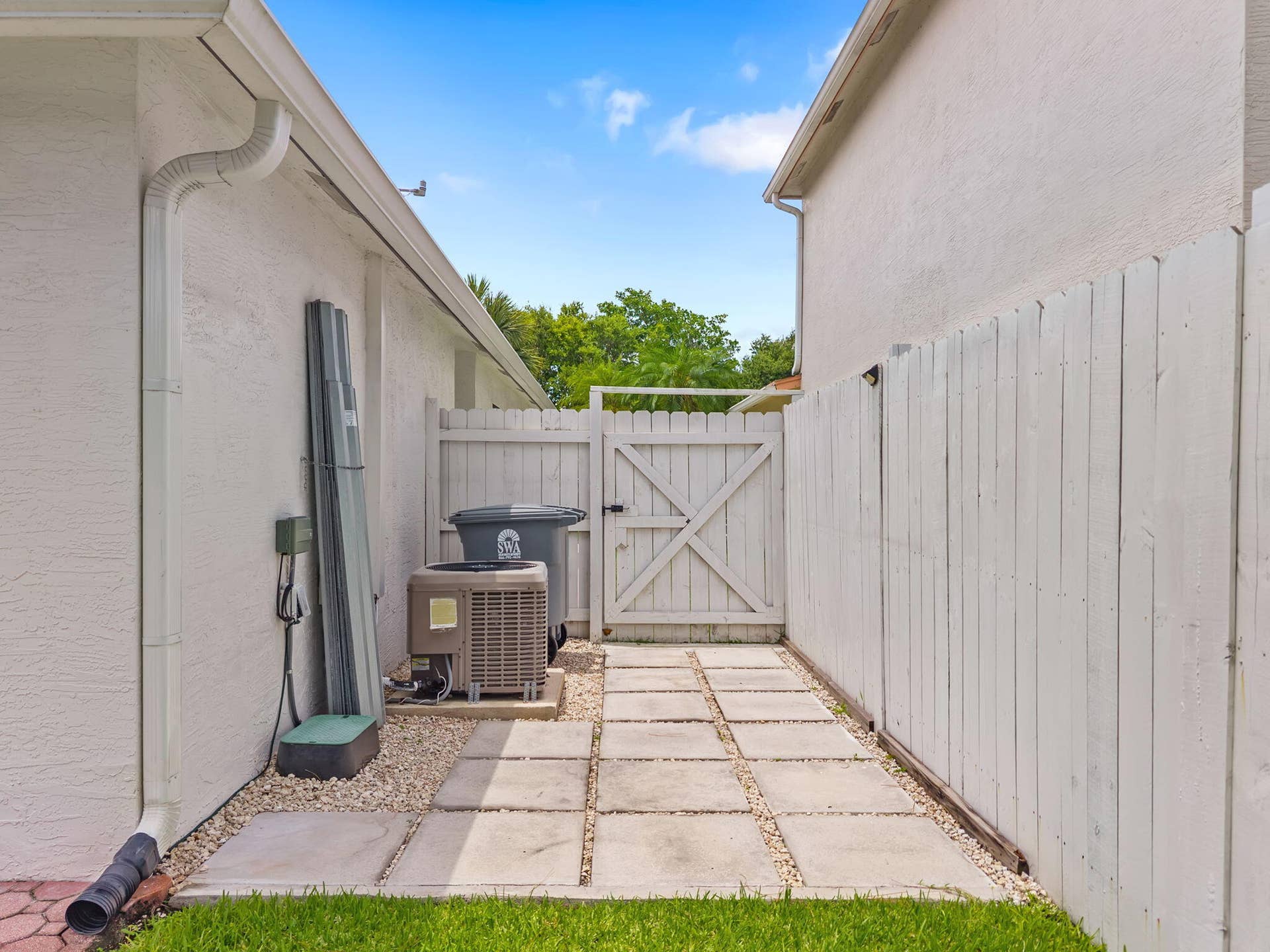 6196 Azalea Circle, West Palm Beach, FL 33415 29-web-or-mls-DJI_20260617003953_0033_D