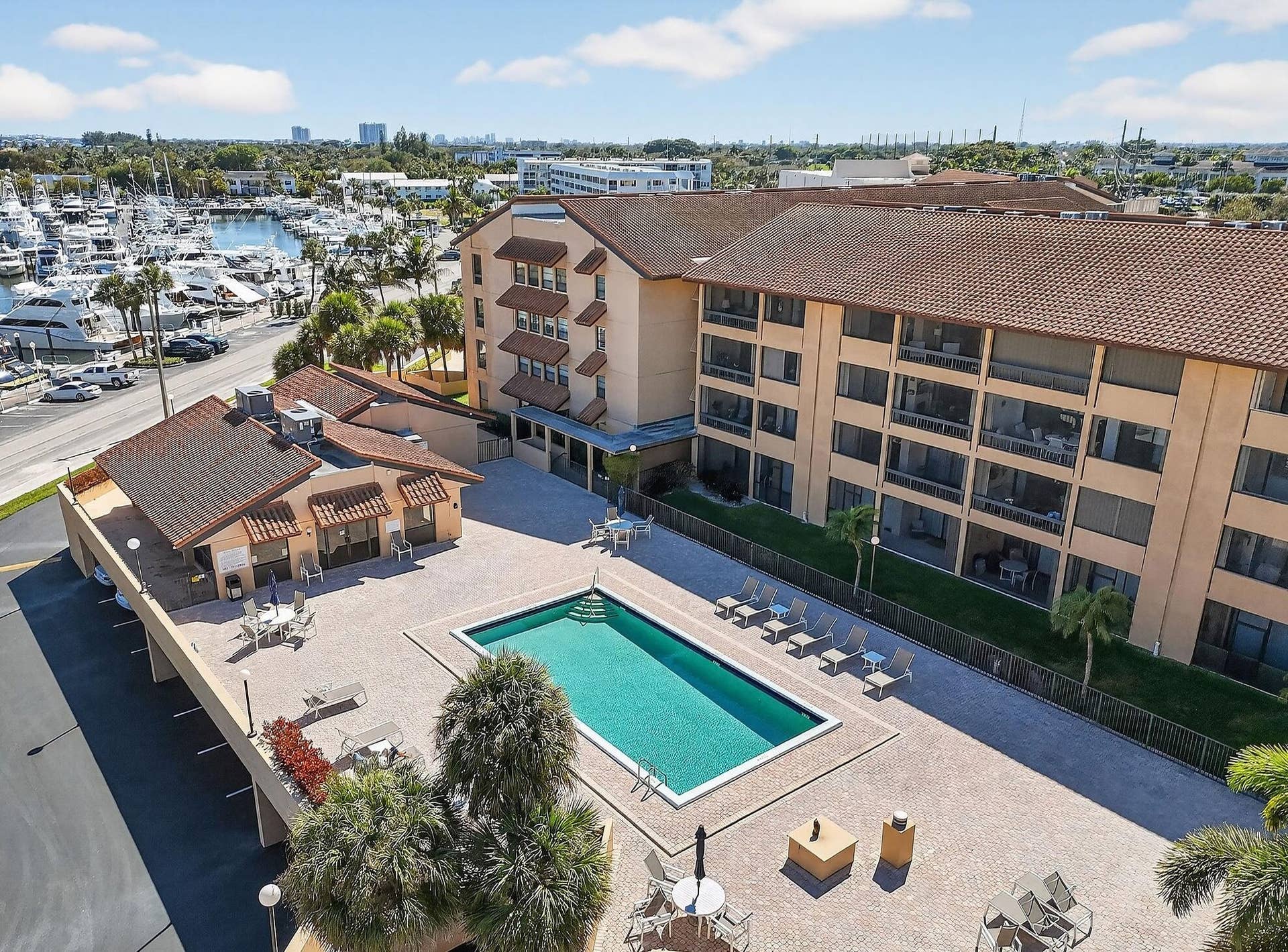 1036 Us Highway 1, #324, North Palm Beach, FL 33408 Pool, Clubhouse, Marina