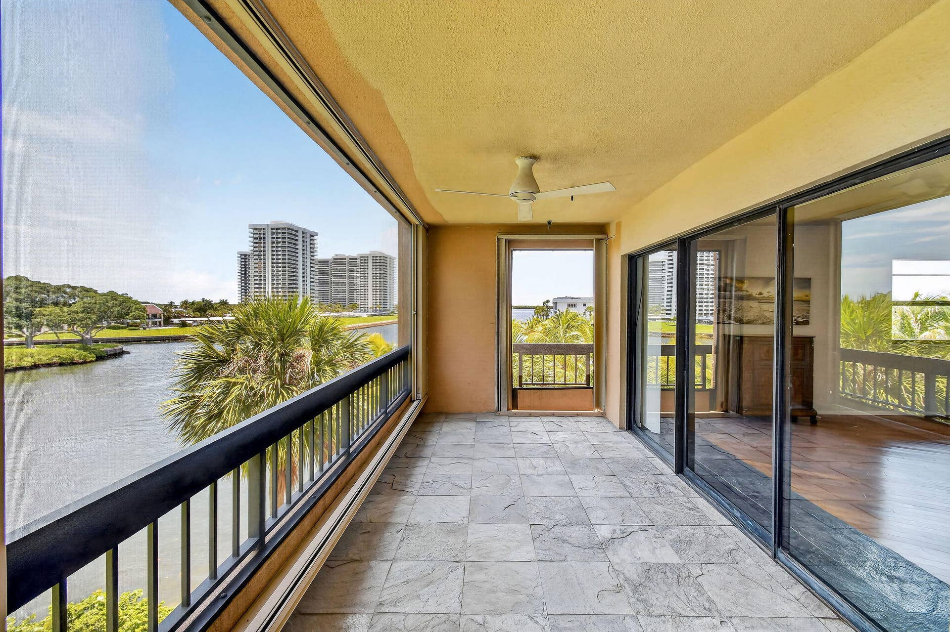 1036 Us Highway 1, #324, North Palm Beach, FL 33408 Expansive Balcony