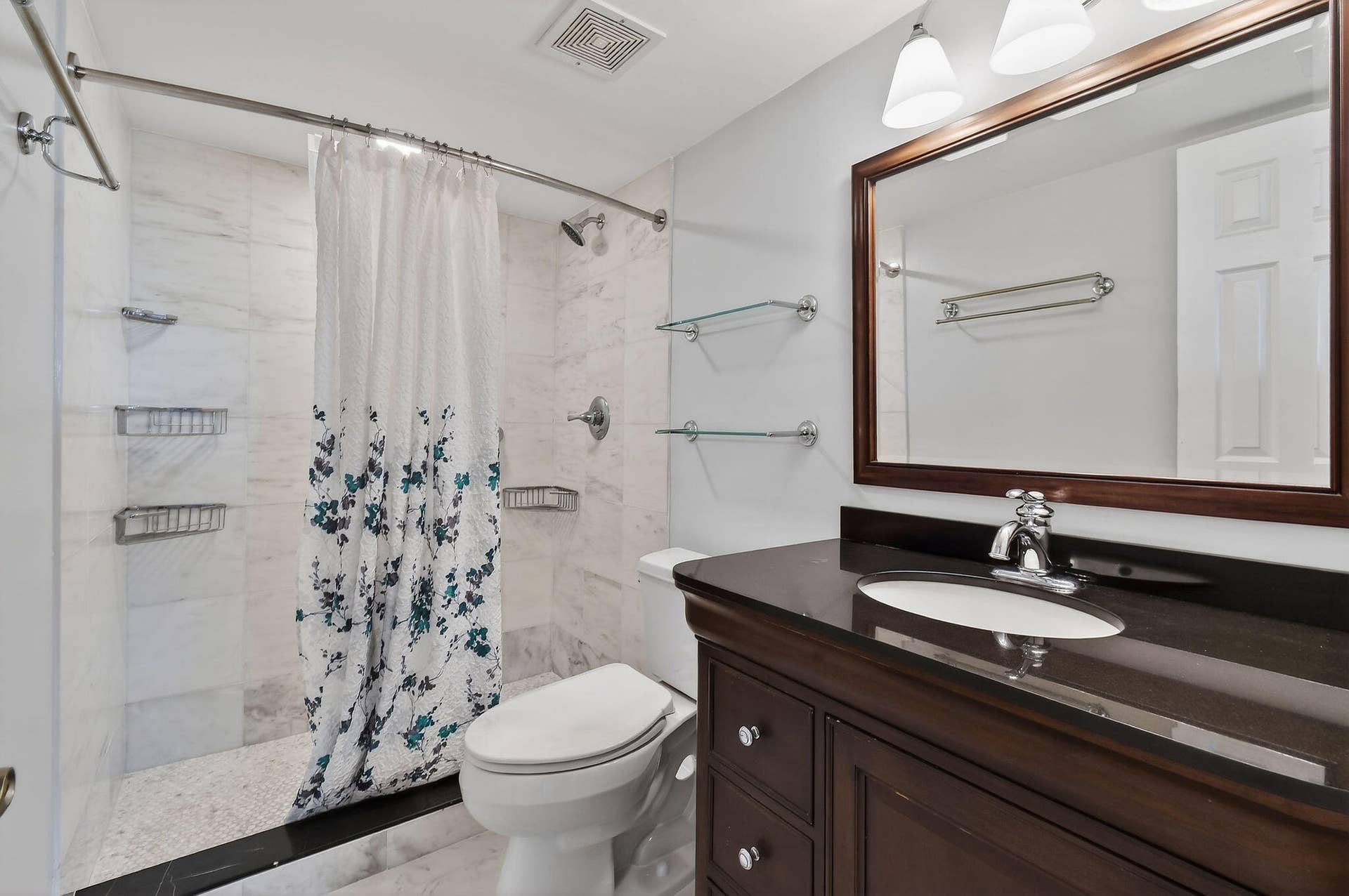 1036 Us Highway 1, #324, North Palm Beach, FL 33408 Guest Bath