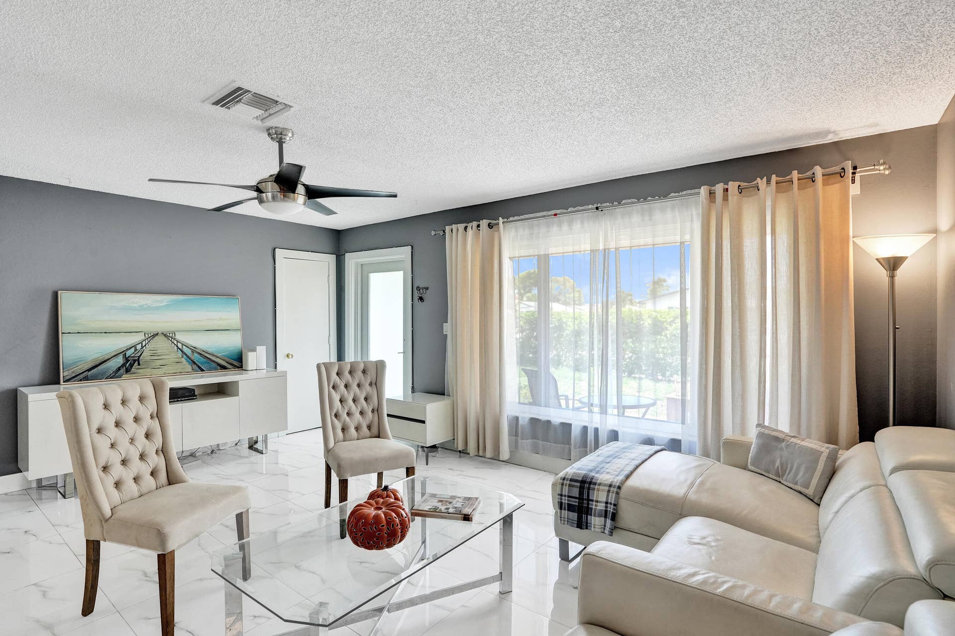 307 SE 14th Place, Deerfield Beach, FL 33441 Living Room Entry