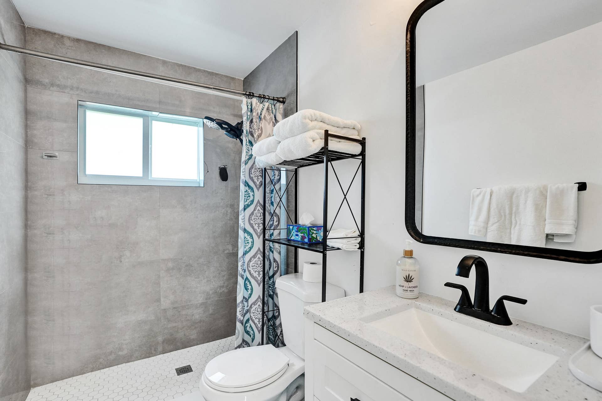 307 SE 14th Place, Deerfield Beach, FL 33441 Hall Bath