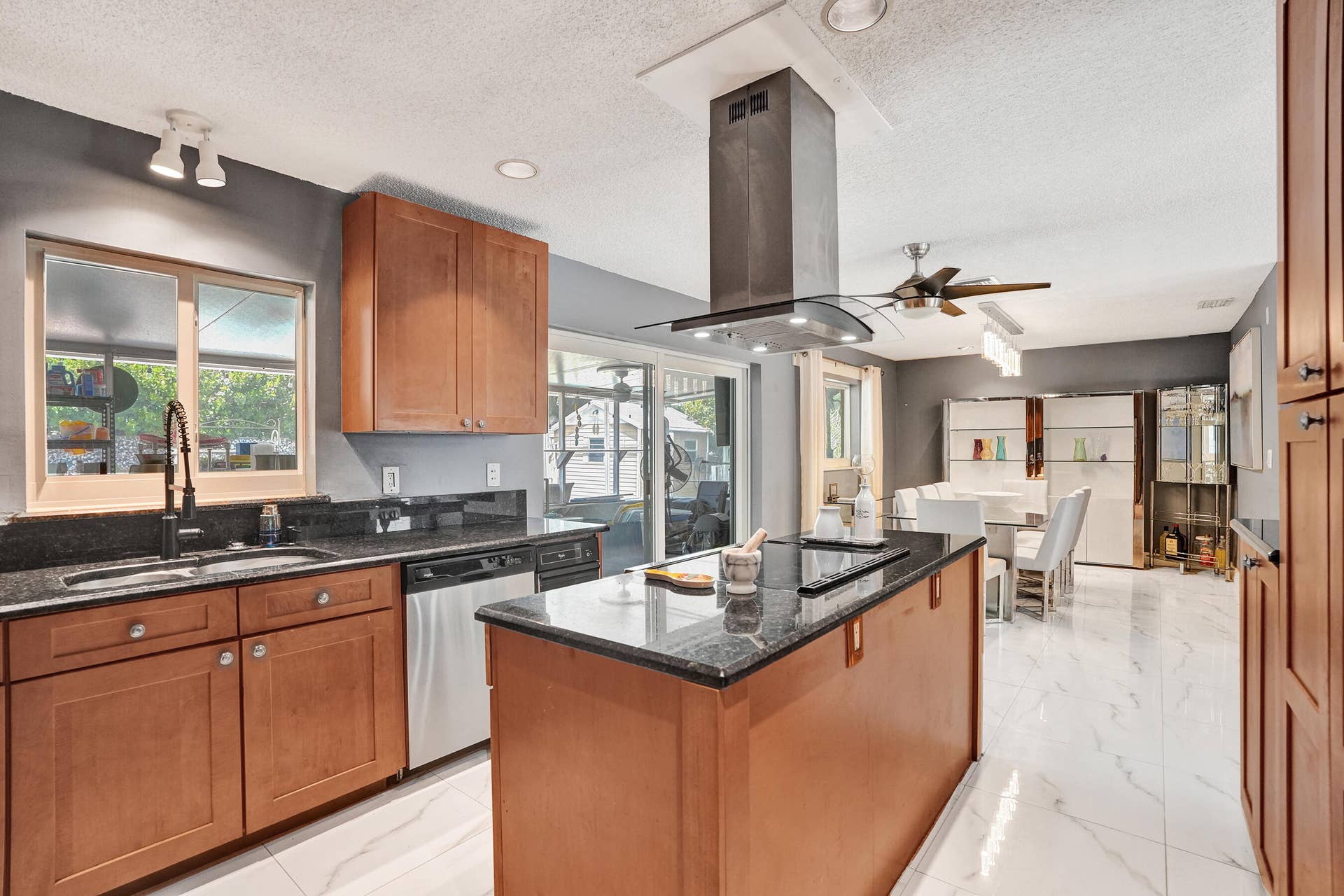 307 SE 14th Place, Deerfield Beach, FL 33441 Kitchen