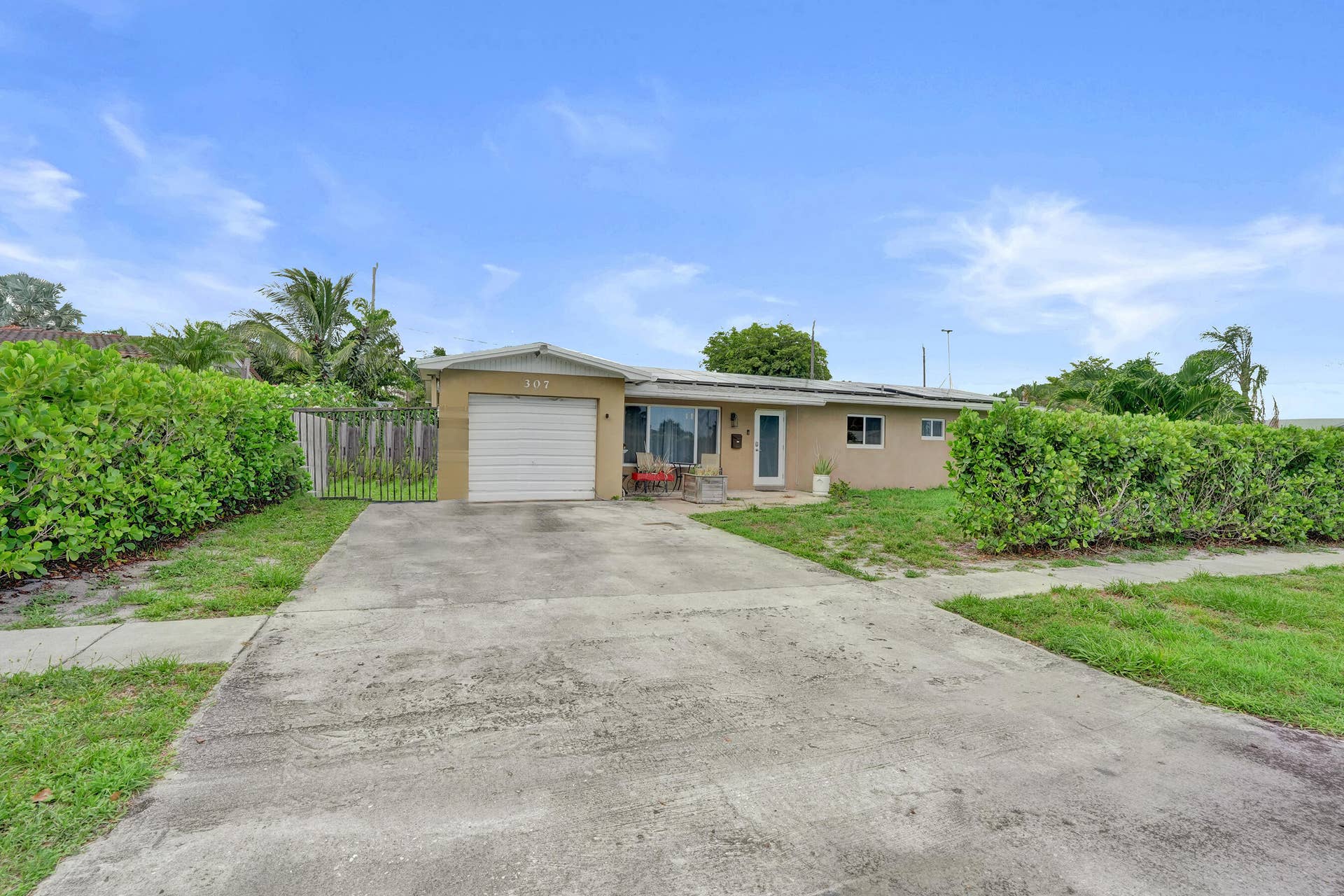 307 SE 14th Place, Deerfield Beach, FL 33441 Front elevation