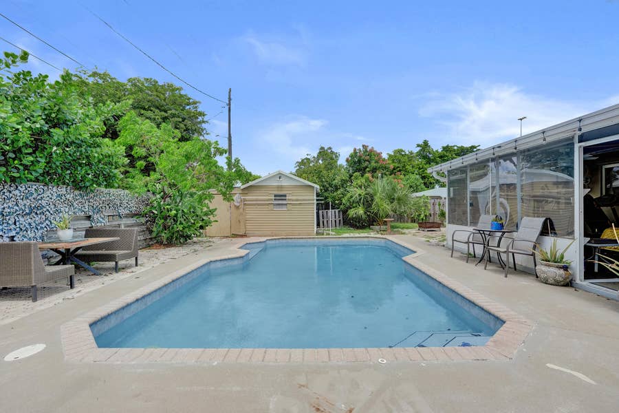 Property photo for 307 SE 14th Place, Deerfield Beach, FL