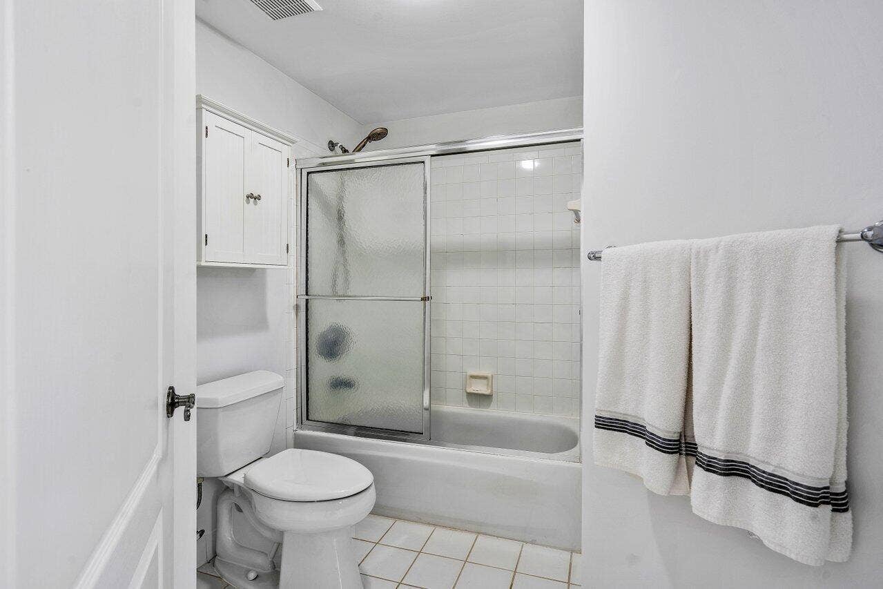 023-300UnoLagoDrive-JunoBeach-FL-33408-S
