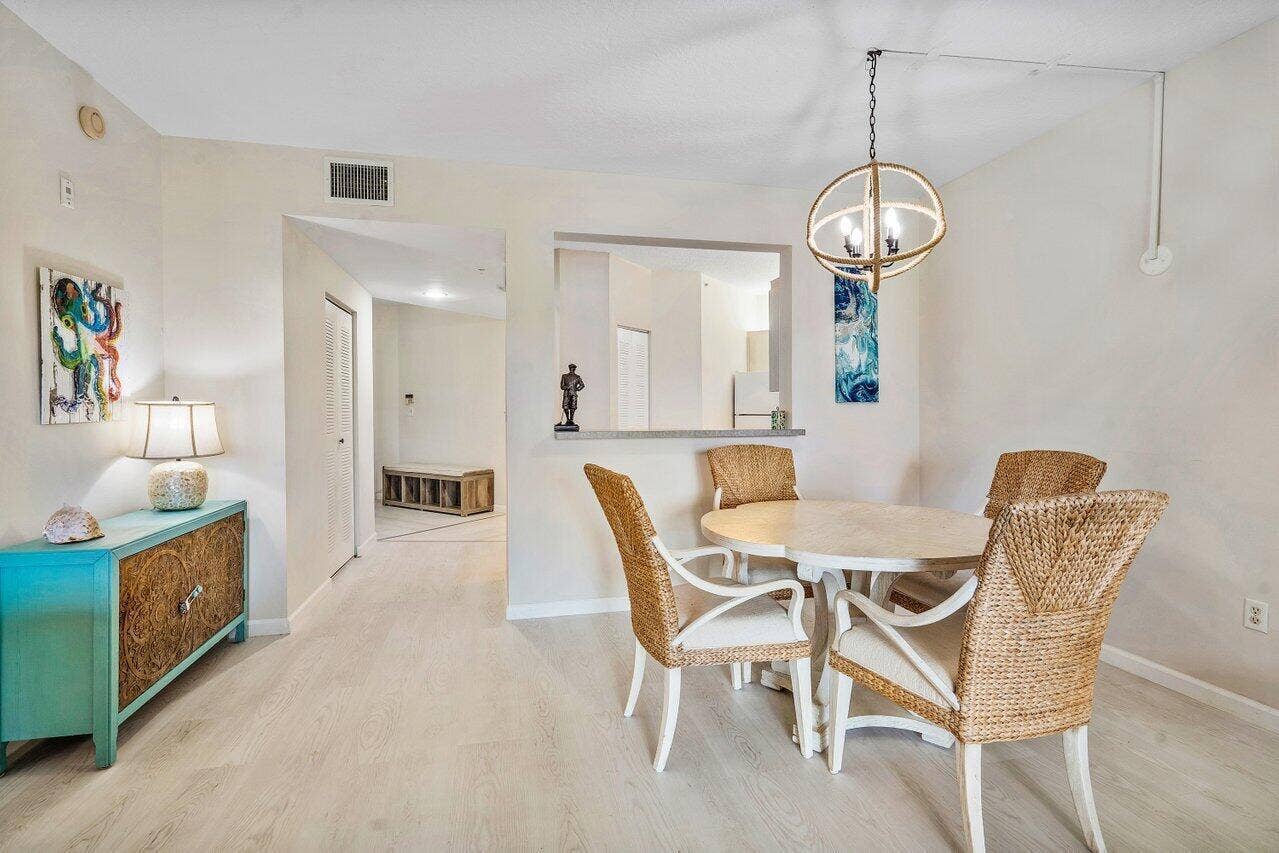 013-300UnoLagoDrive-JunoBeach-FL-33408-S
