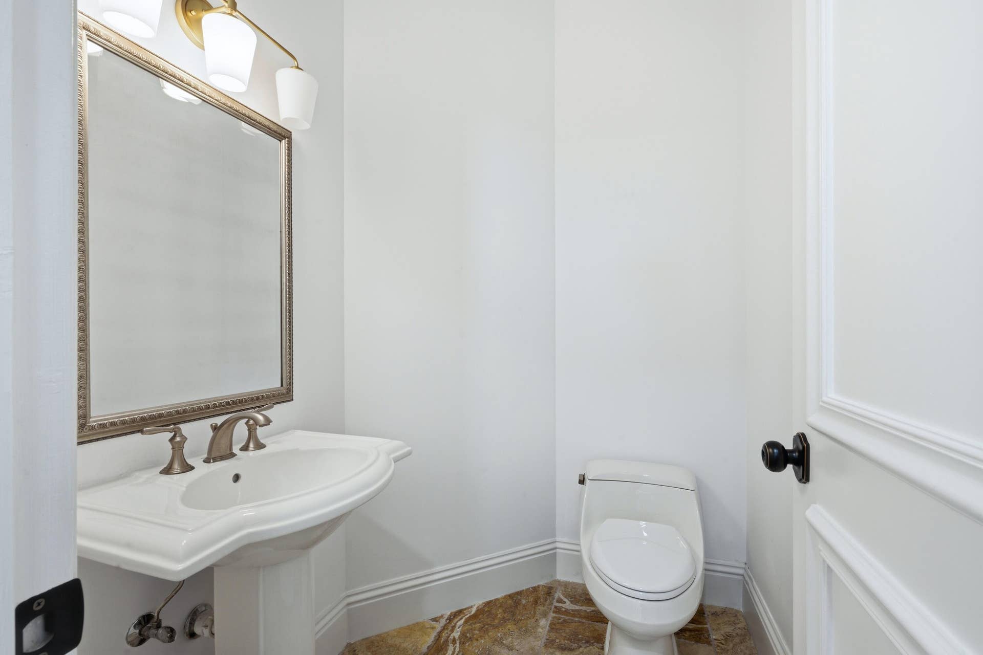 608 Inlet Road, North Palm Beach, FL 33408 POWDER ROOM