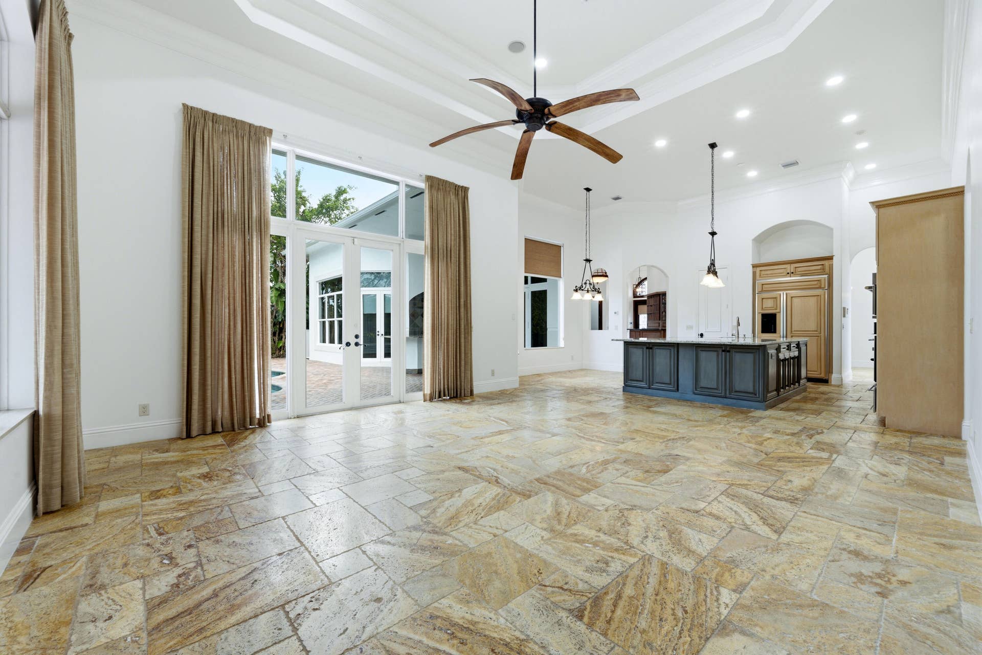 608 Inlet Road, North Palm Beach, FL 33408 FAMILY ROOM AND KITCHEN