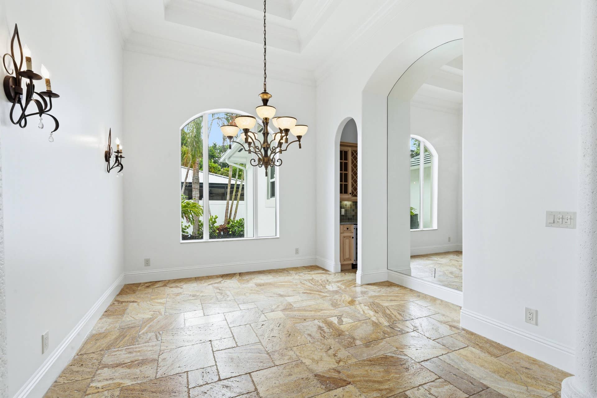 608 Inlet Road, North Palm Beach, FL 33408 DINING ROOM