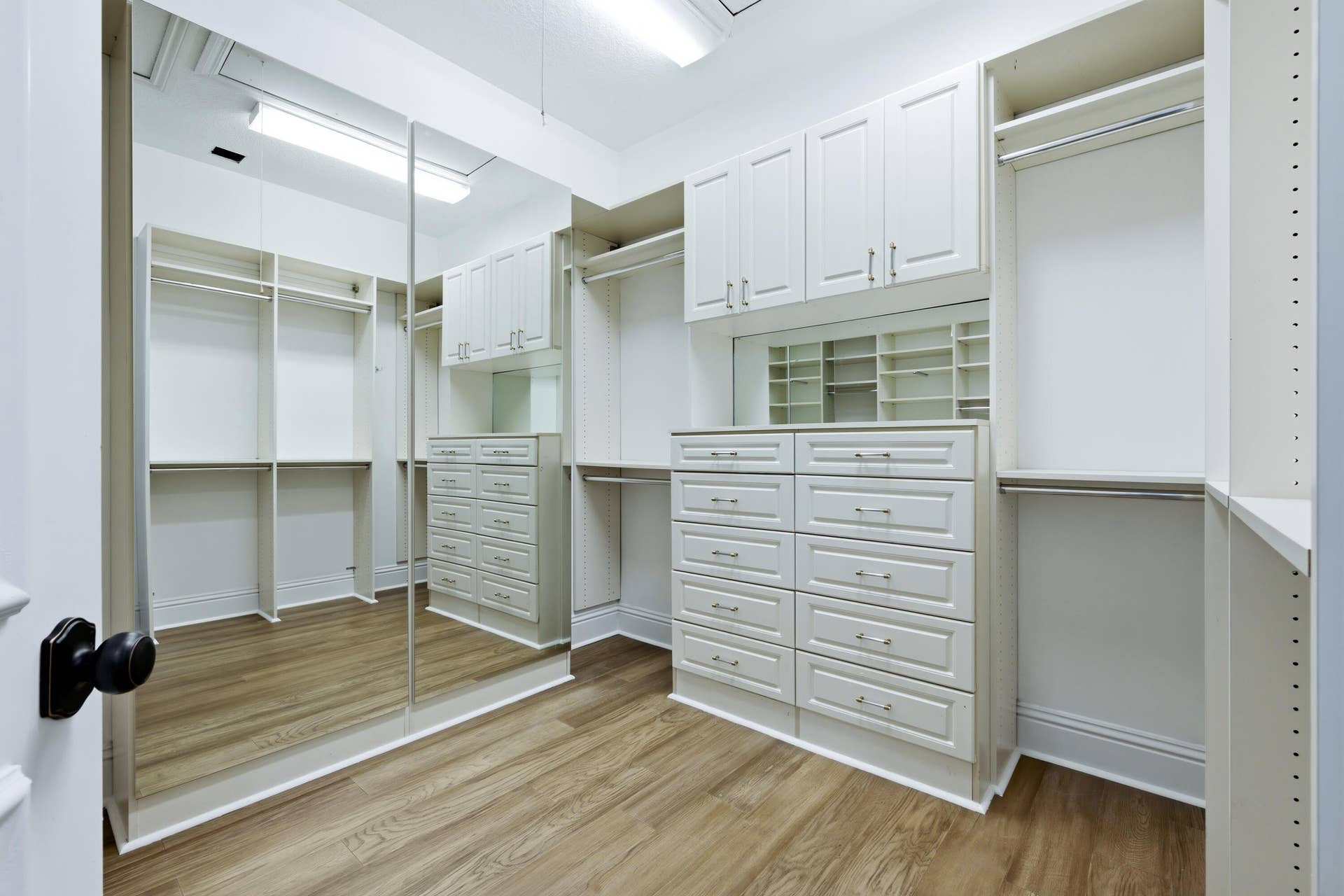 608 Inlet Road, North Palm Beach, FL 33408 PRIMARY CLOSET