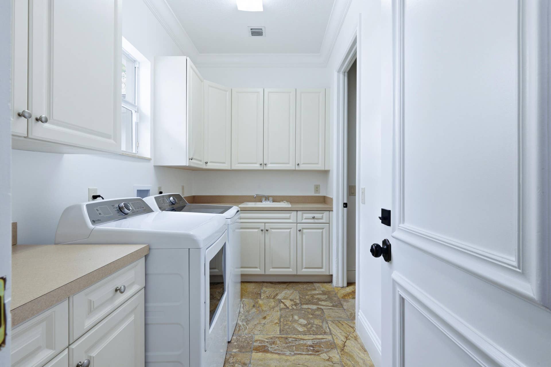 608 Inlet Road, North Palm Beach, FL 33408 LAUNDRY