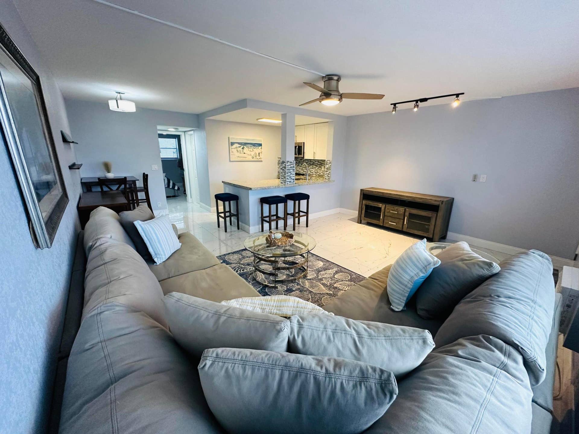 625 Antioch Avenue, #407, Fort Lauderdale, FL 33304 2