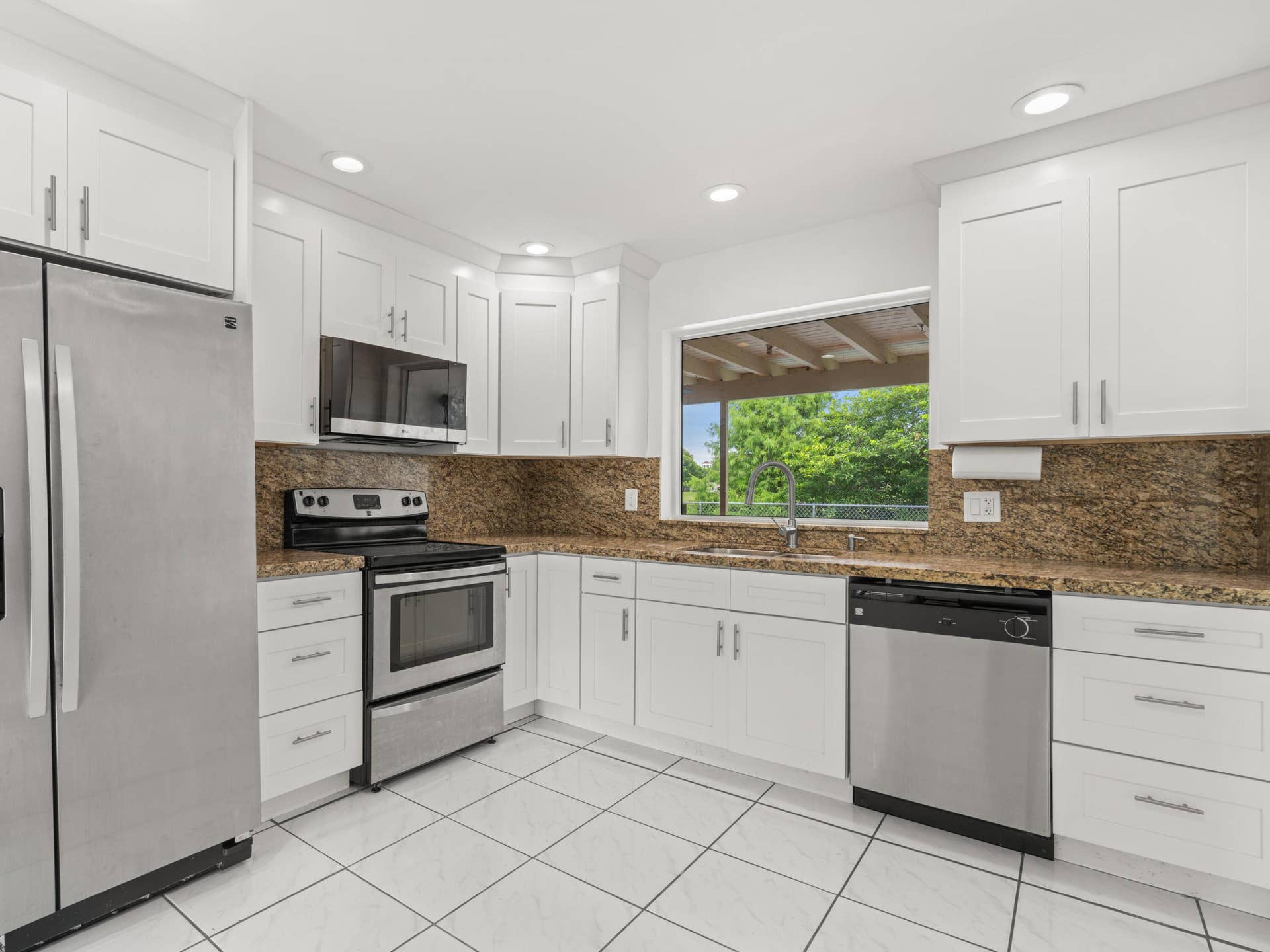 5317 SW 120th Avenue, Cooper City, FL 33330 Kitchen