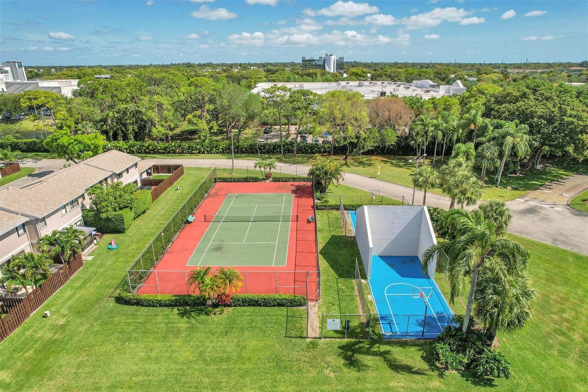 5162 Tennis Lane, Delray Beach, FL 33484 Community Tennis and Basketball courts