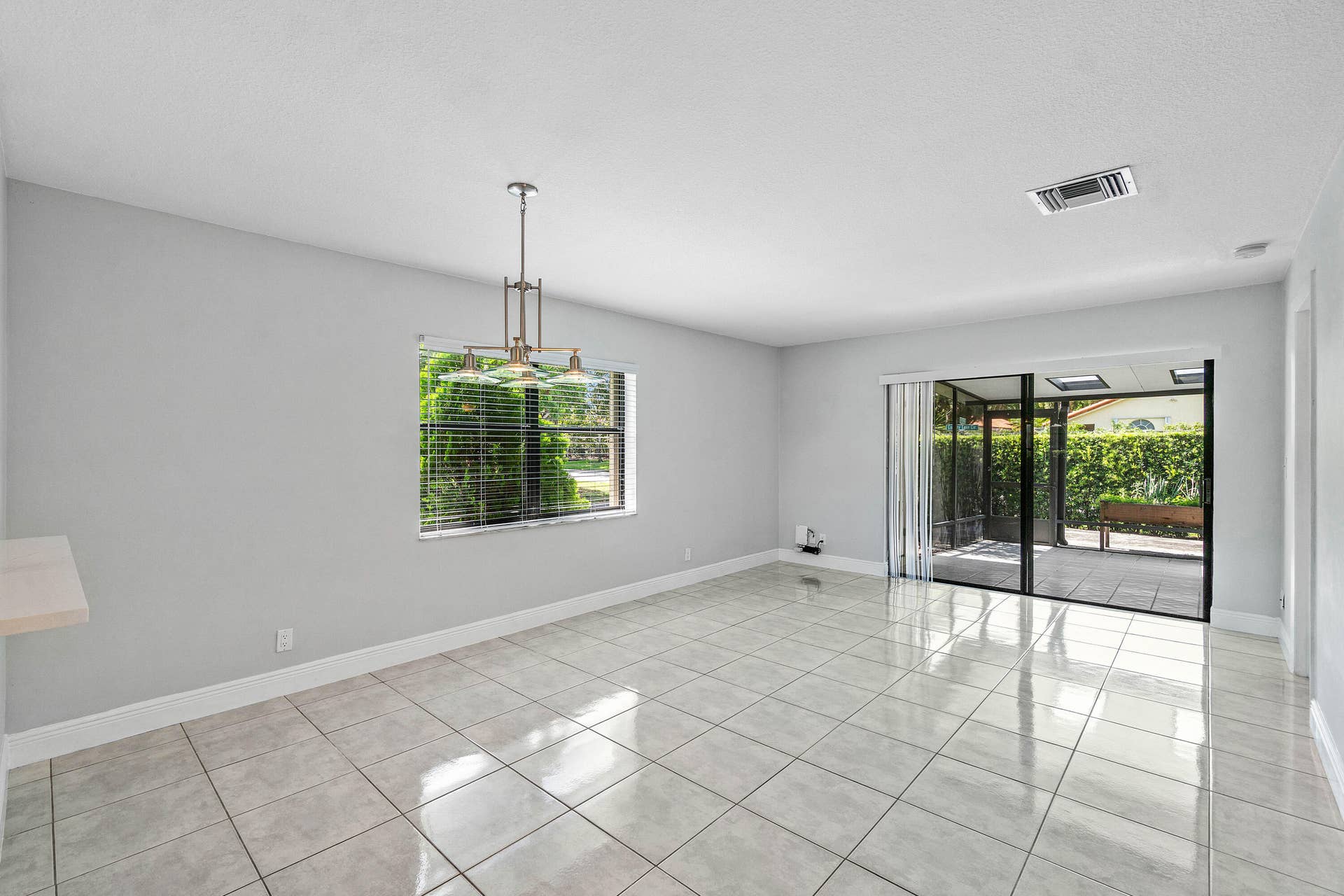 5162 Tennis Lane, Delray Beach, FL 33484 Open Dining & Living Space