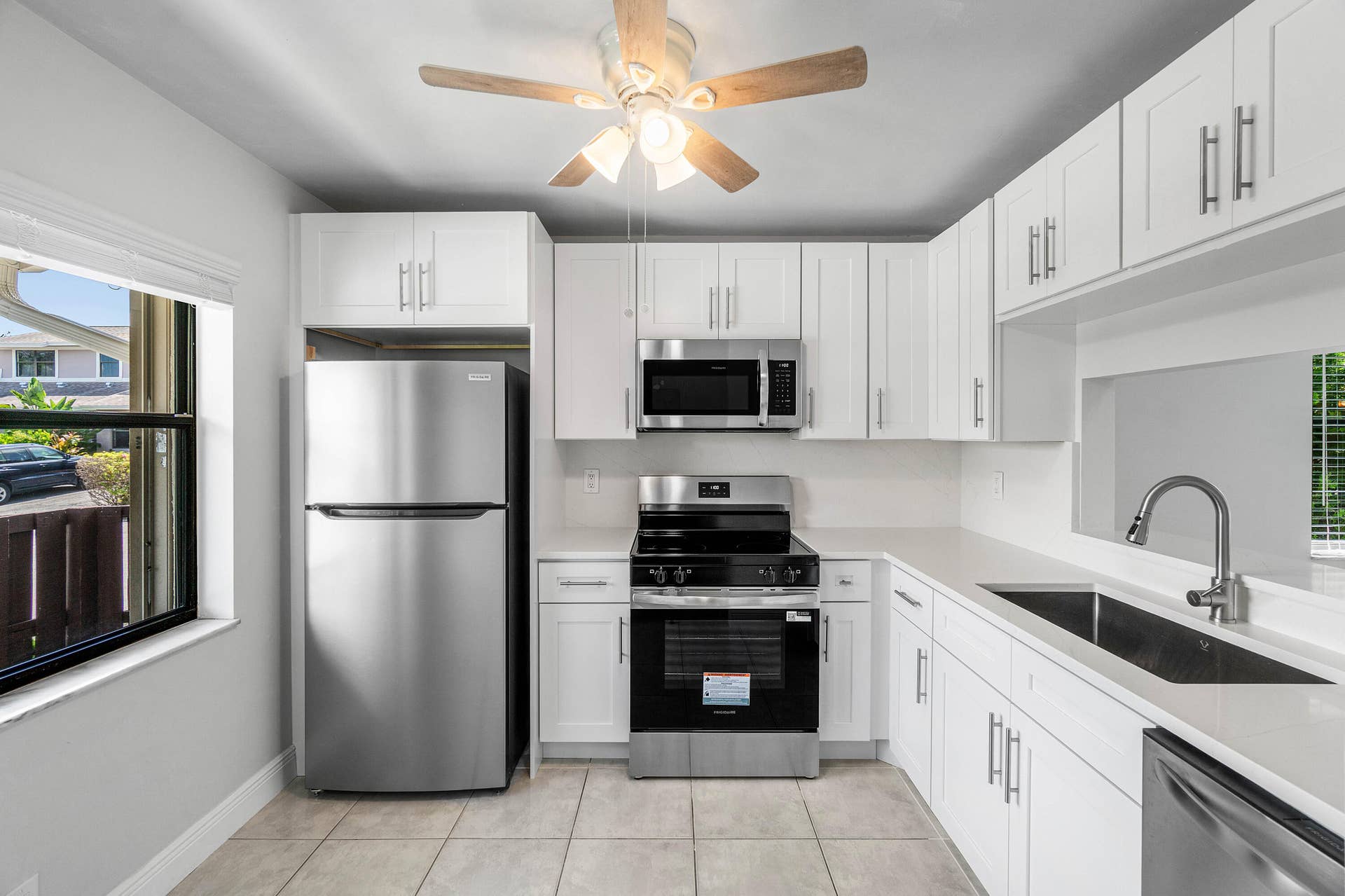 5162 Tennis Lane, Delray Beach, FL 33484 Fully updated kitchen