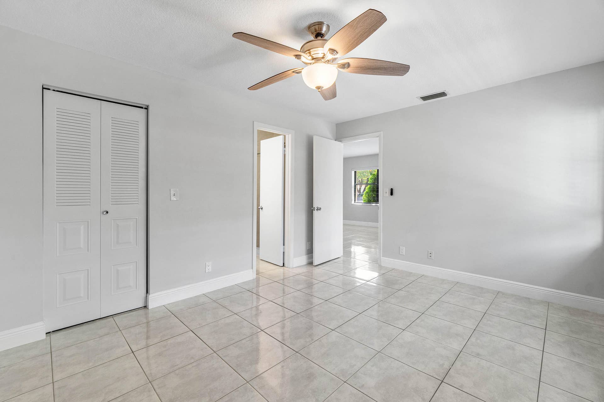 5162 Tennis Lane, Delray Beach, FL 33484 Primary Bedroom