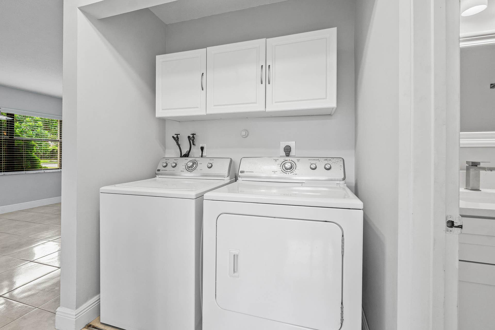5162 Tennis Lane, Delray Beach, FL 33484 Washer and Dryer inside