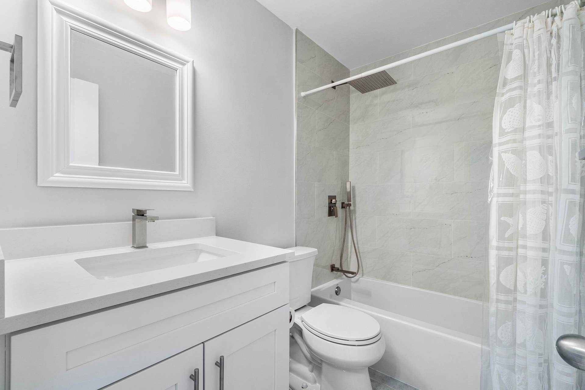 5162 Tennis Lane, Delray Beach, FL 33484 Guest Bathroom