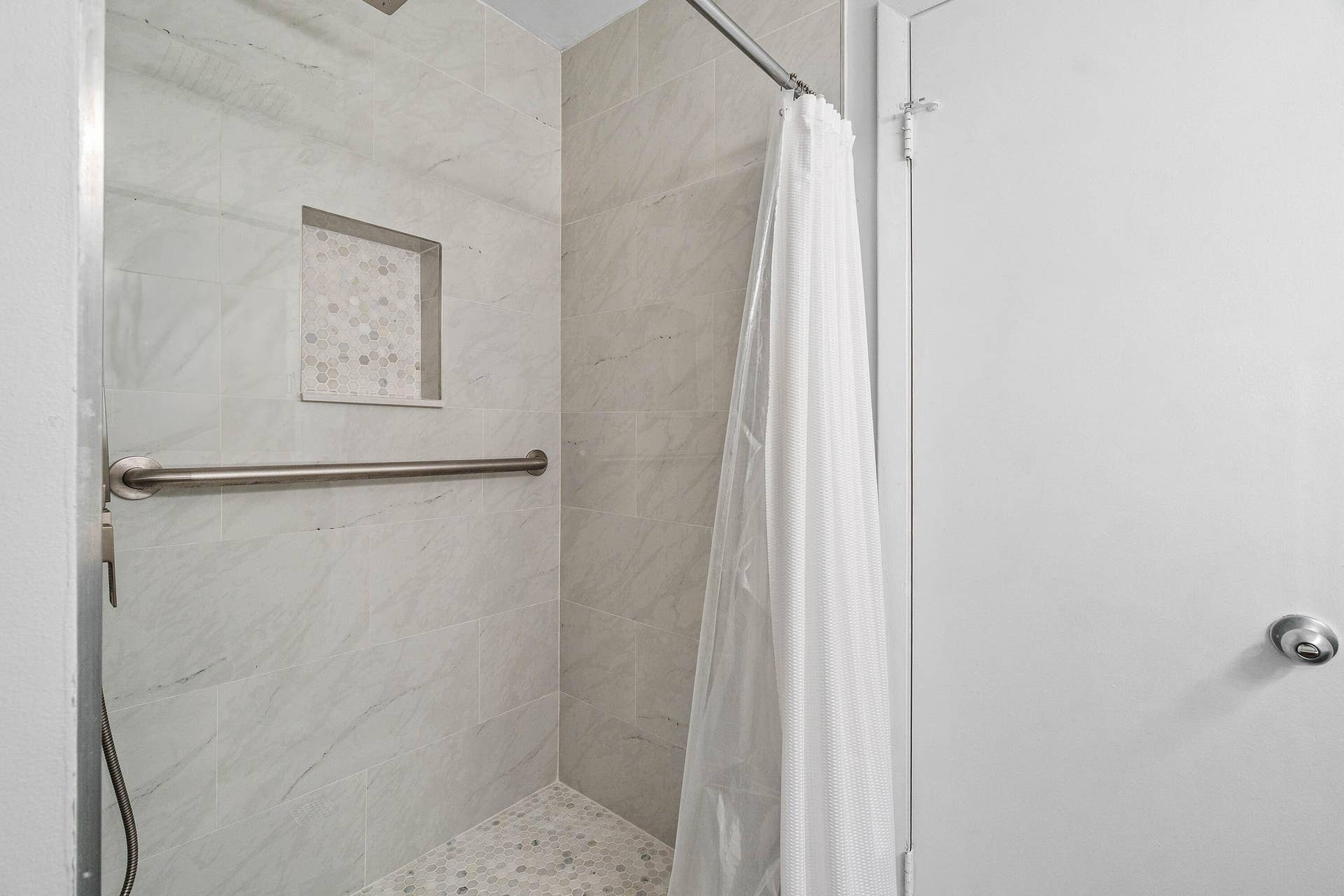 5162 Tennis Lane, Delray Beach, FL 33484 Primary Bathroom