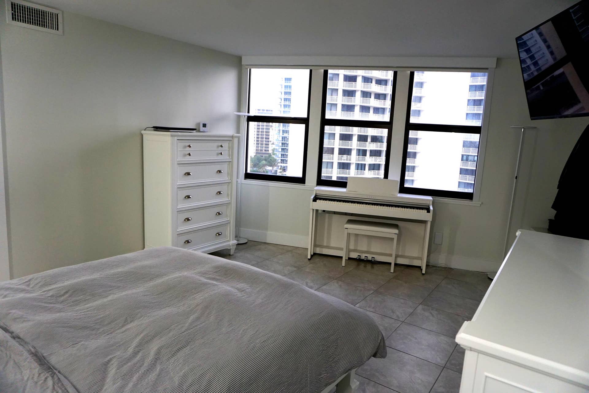 Master bedroom 3