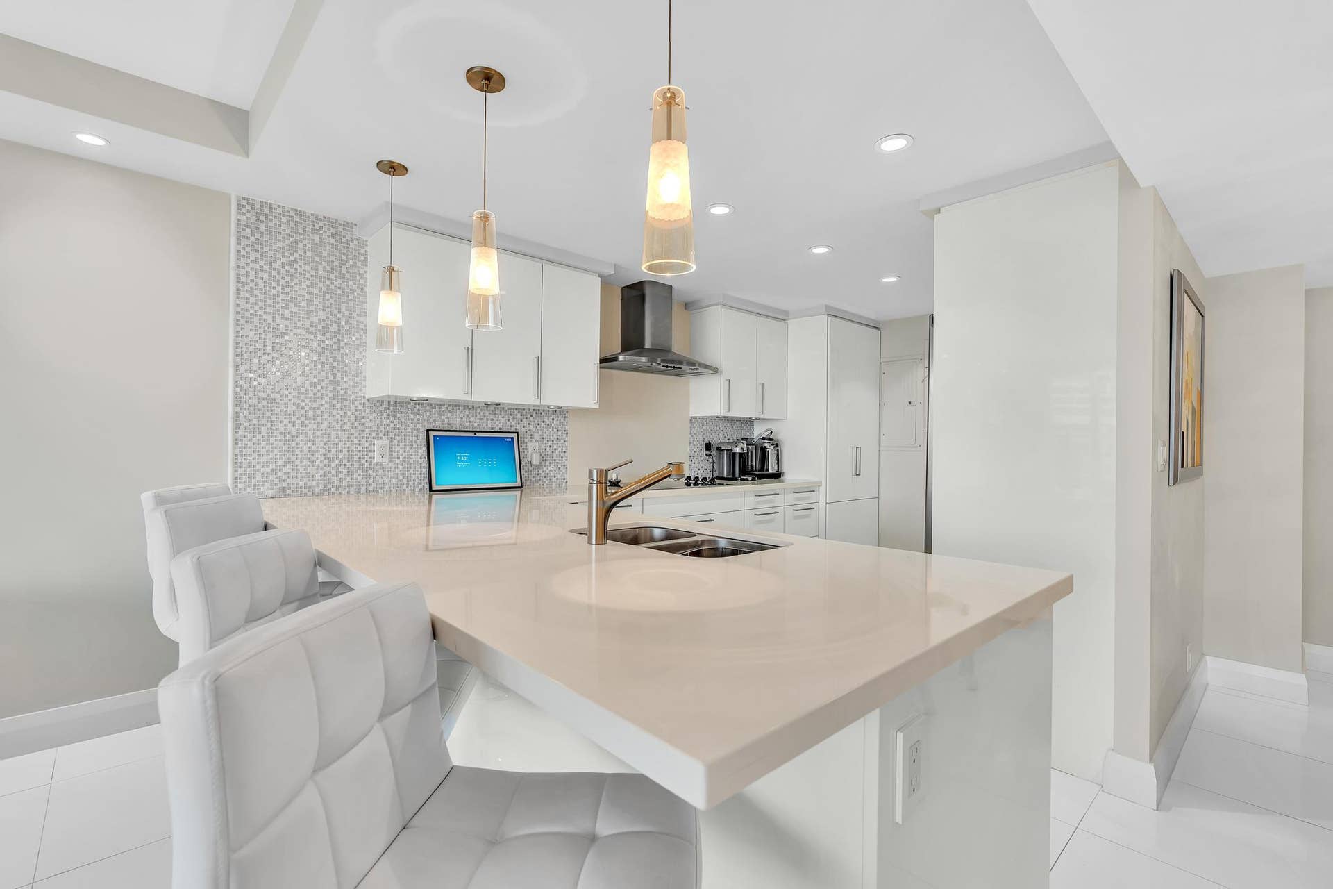 4020 Galt Ocean Drive, #703, Fort Lauderdale, FL 33308 Counter Bar for entertaining