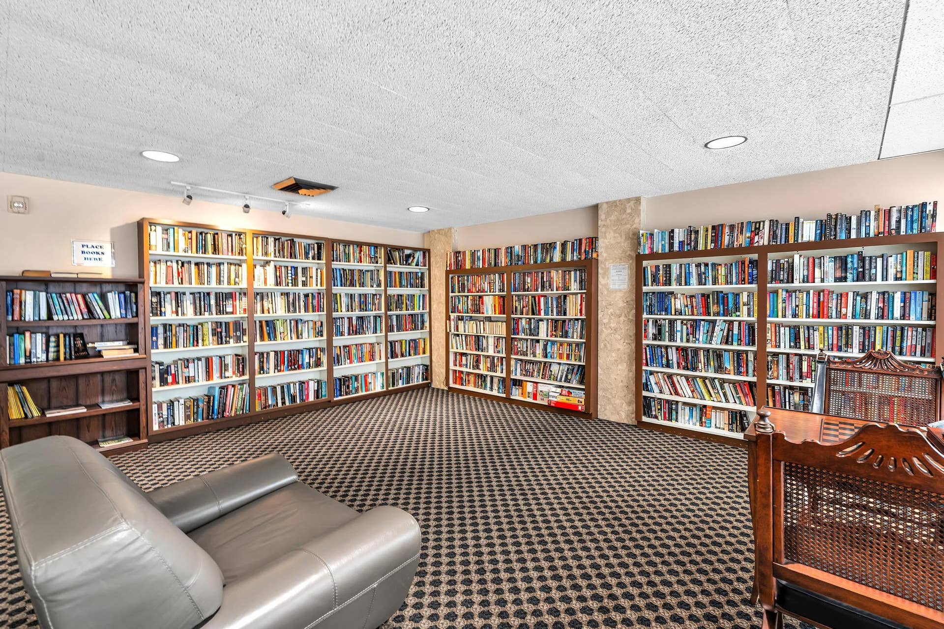 4020 Galt Ocean Drive, #703, Fort Lauderdale, FL 33308 Library located on the Mezzanine Level