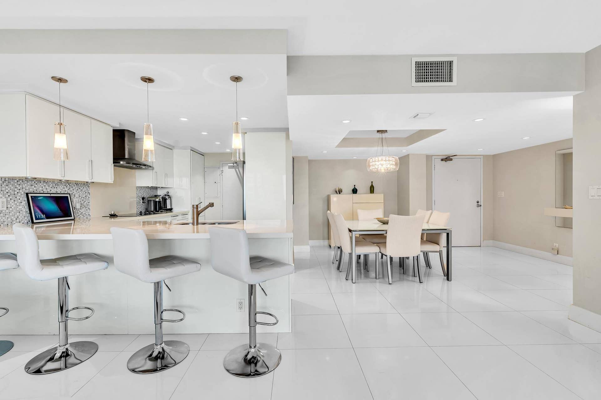 4020 Galt Ocean Drive, #703, Fort Lauderdale, FL 33308 Dining and Kitchen with counter
