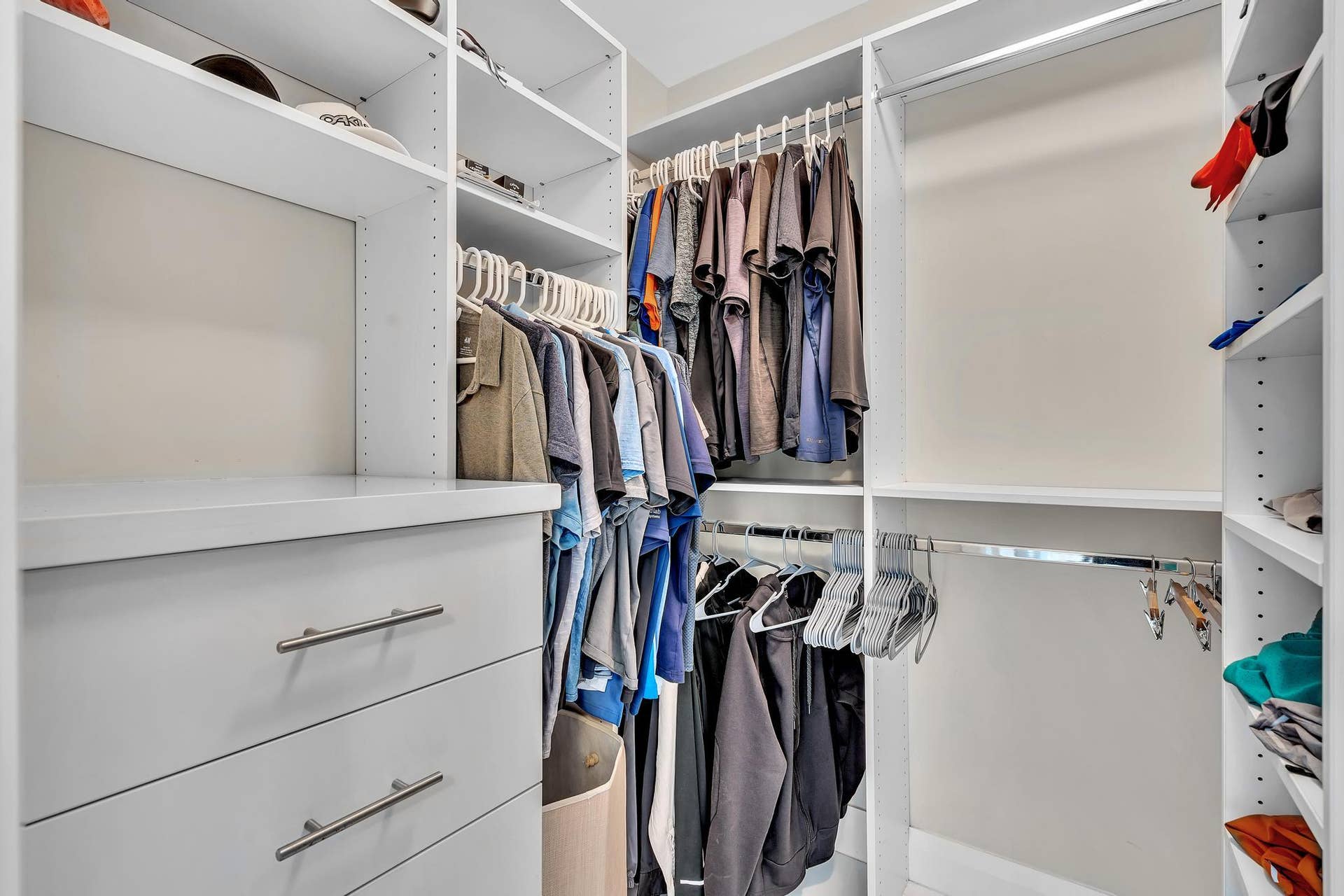Walk in closet - Hers