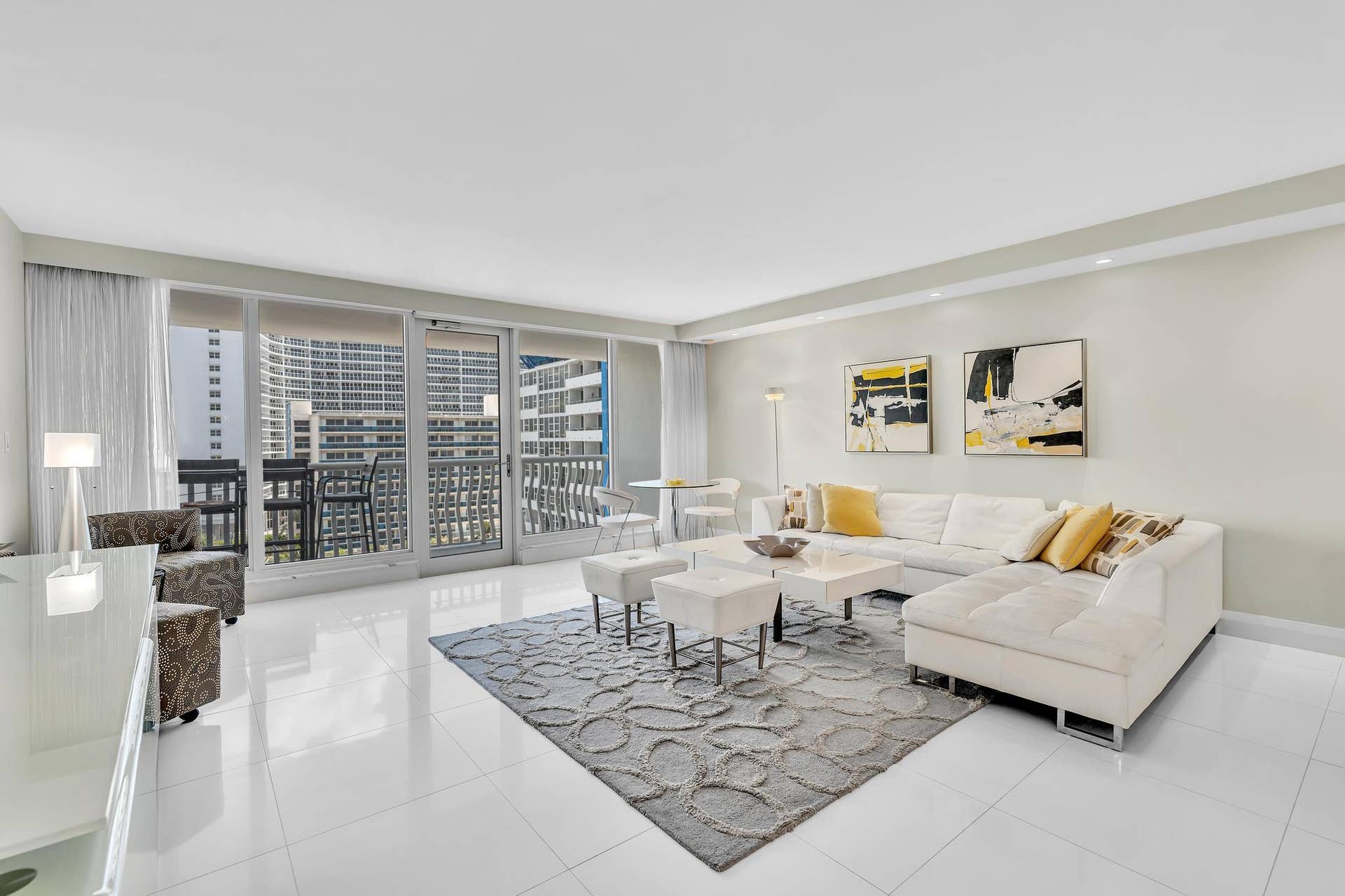Fully furnished and spacious floor plan