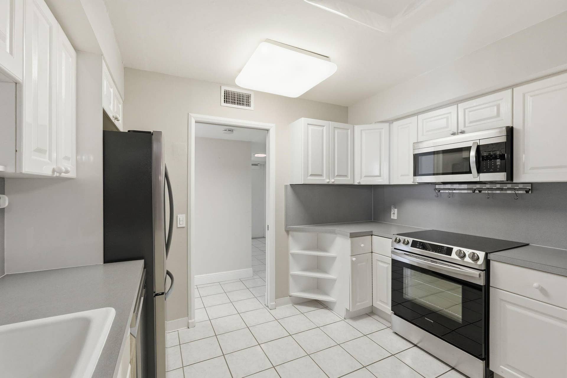 124 Lakeshore Drive, #8280, North Palm Beach, FL 33408 Again, lots of cabinet/shelves.