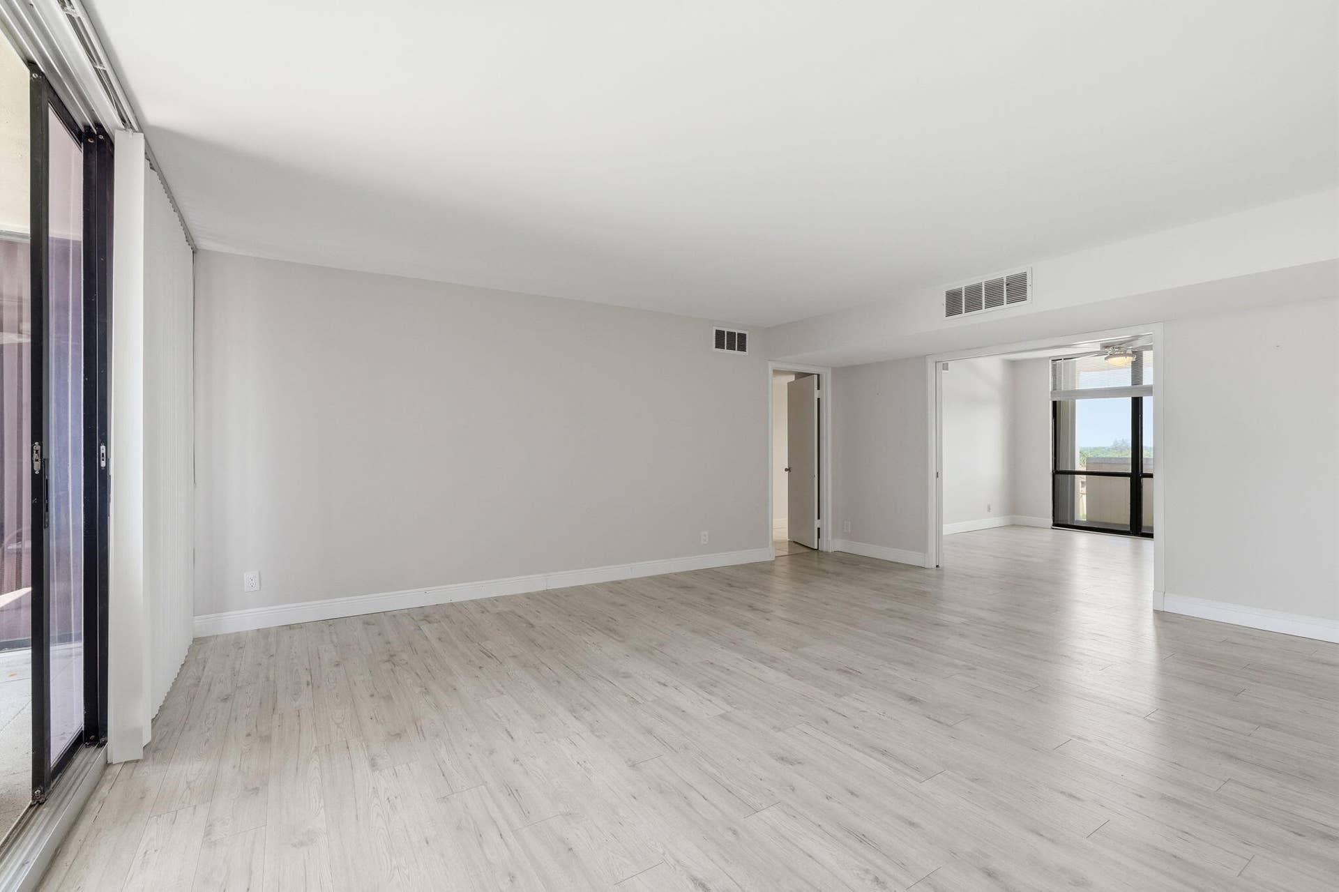 124 Lakeshore Drive, #8280, North Palm Beach, FL 33408 Alt., Great Room view.