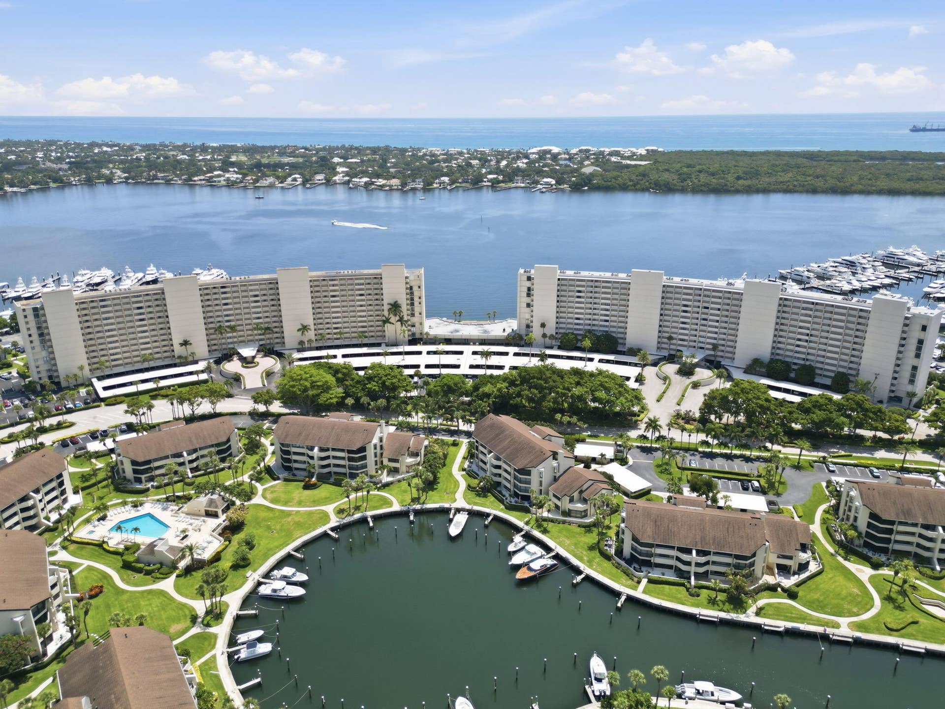 124 Lakeshore Drive, #8280, North Palm Beach, FL 33408 Spectacular view of Quay South and North